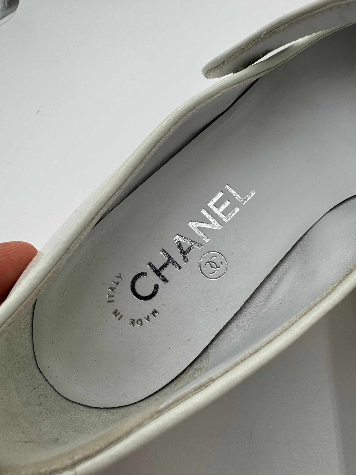 Chanel Mary Jane Pumps in White size 38