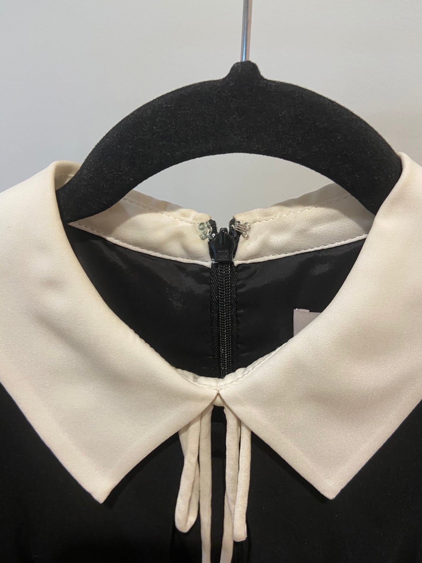 Cinq a Sept Savina Mini Dress in Black Ivory with Lace Trim size 4