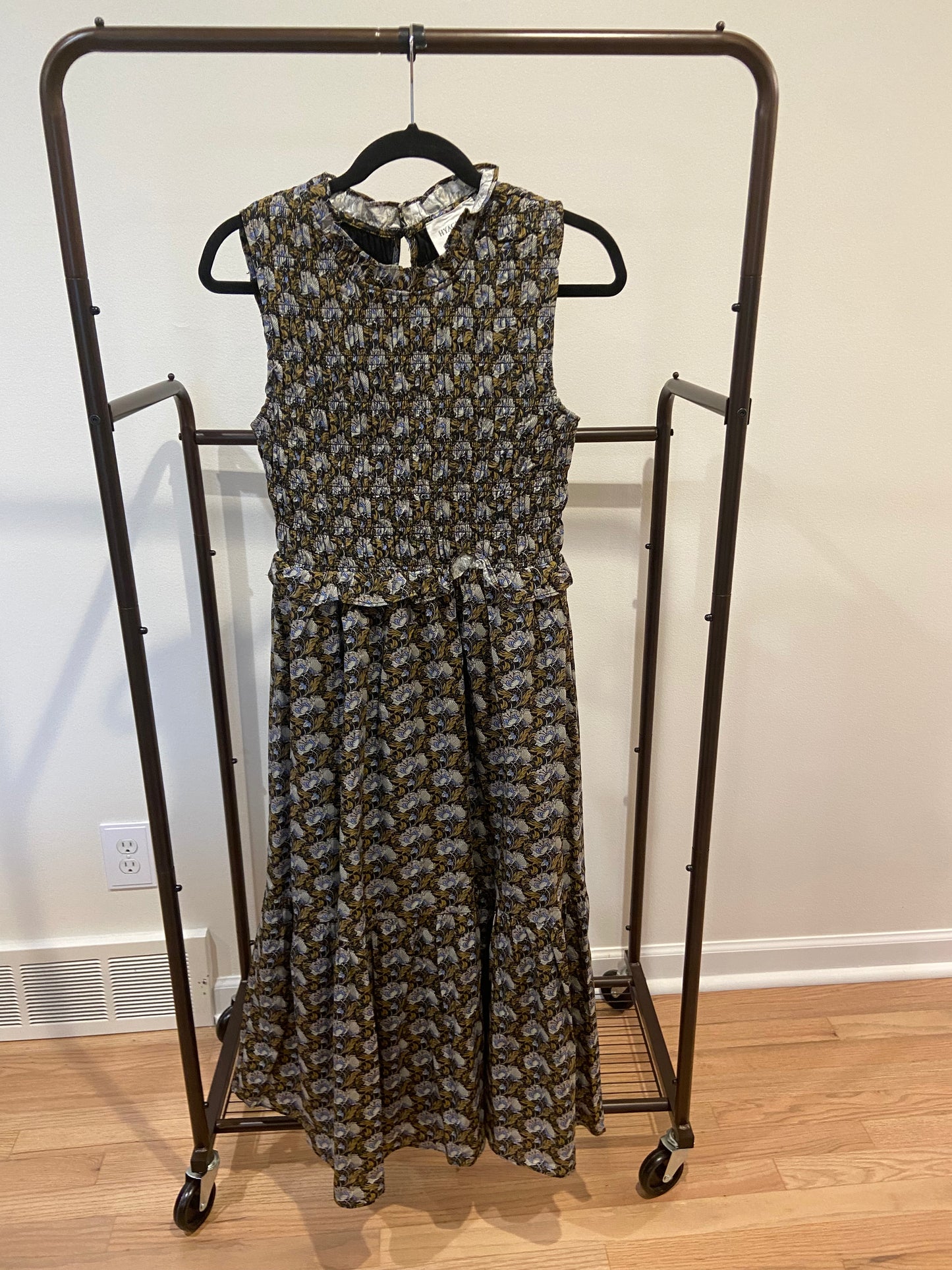 Hyacinth House Black Leafy Floral Smocked Seaton Midi Dress size S