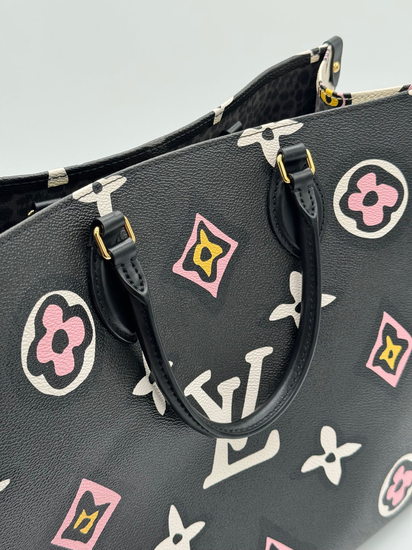 Louis Vuitton Monogram Giant Wild At Heart Onthego GM Black Tote Bag