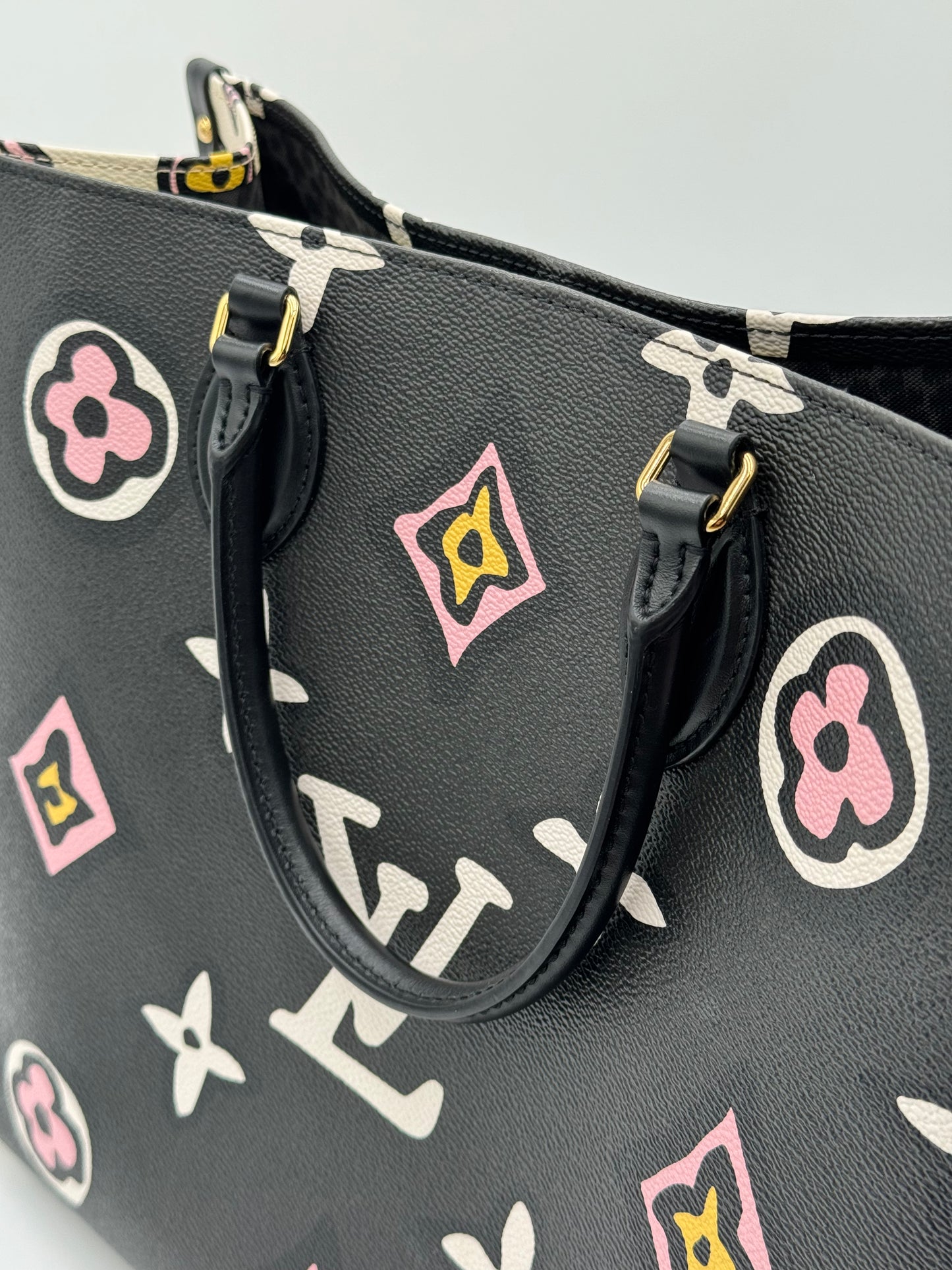 Louis Vuitton Monogram Giant Wild At Heart Onthego GM Black Tote Bag