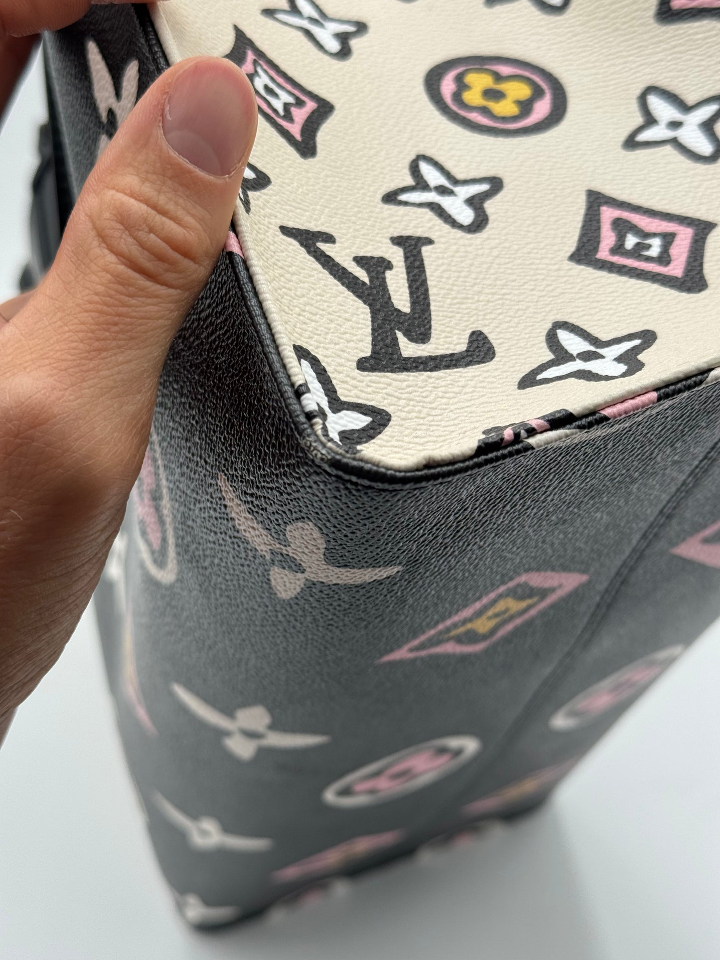 Louis Vuitton Monogram Giant Wild At Heart Onthego GM Black Tote Bag