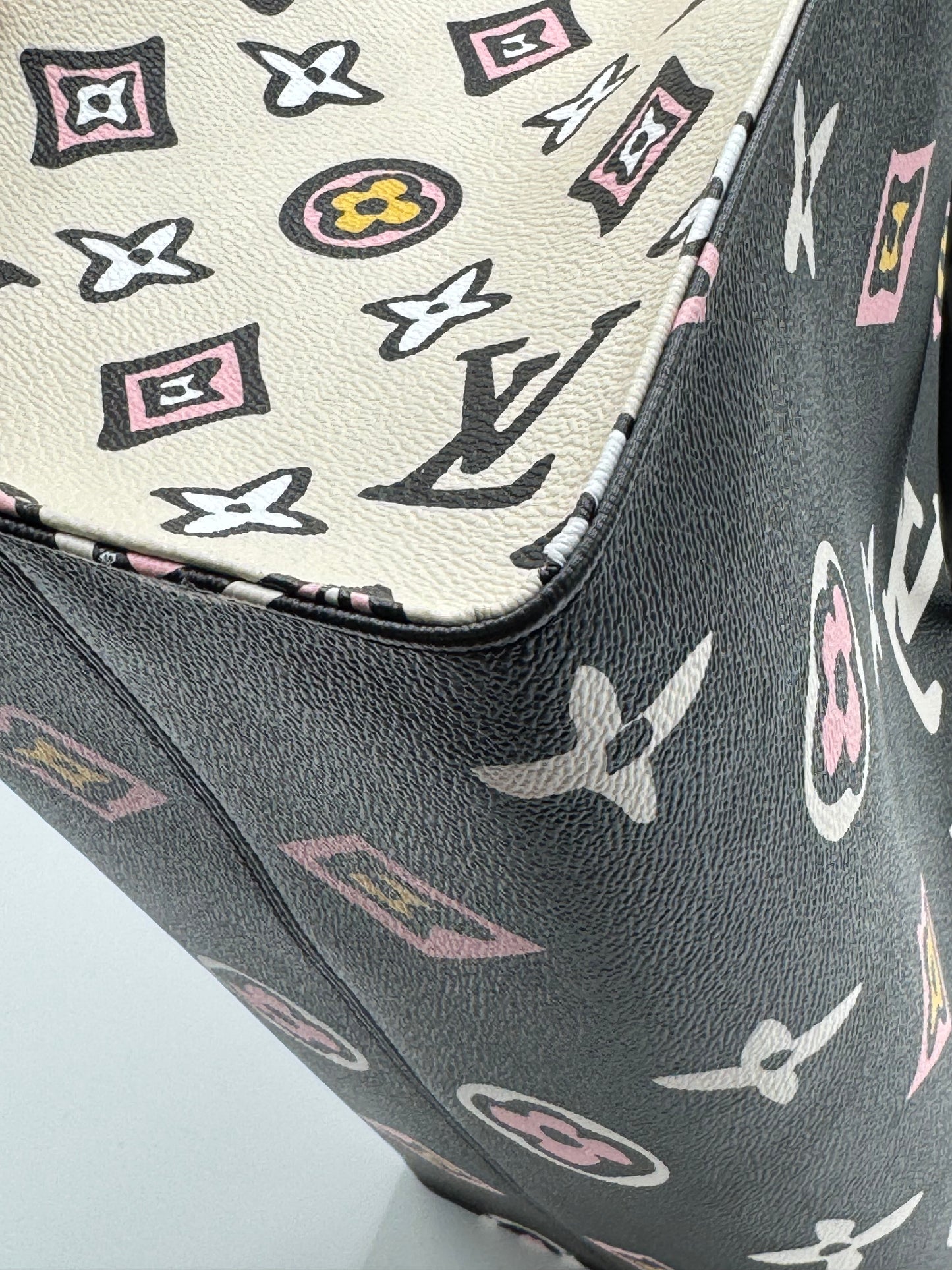 Louis Vuitton Monogram Giant Wild At Heart Onthego GM Black Tote Bag