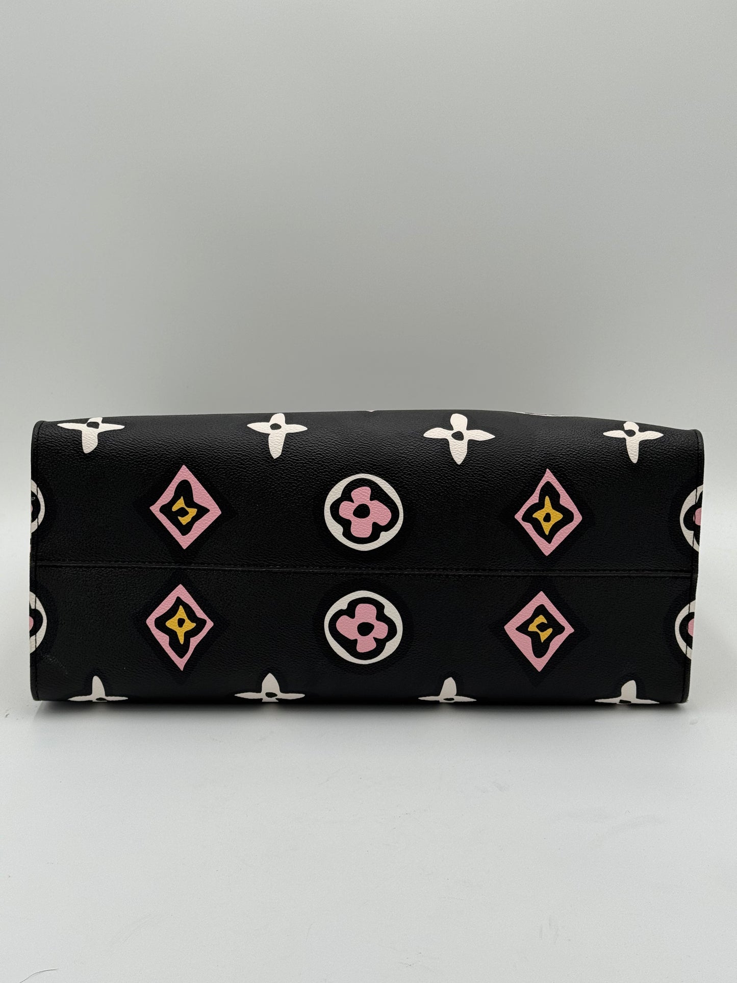 Louis Vuitton Monogram Giant Wild At Heart Onthego GM Black Tote Bag