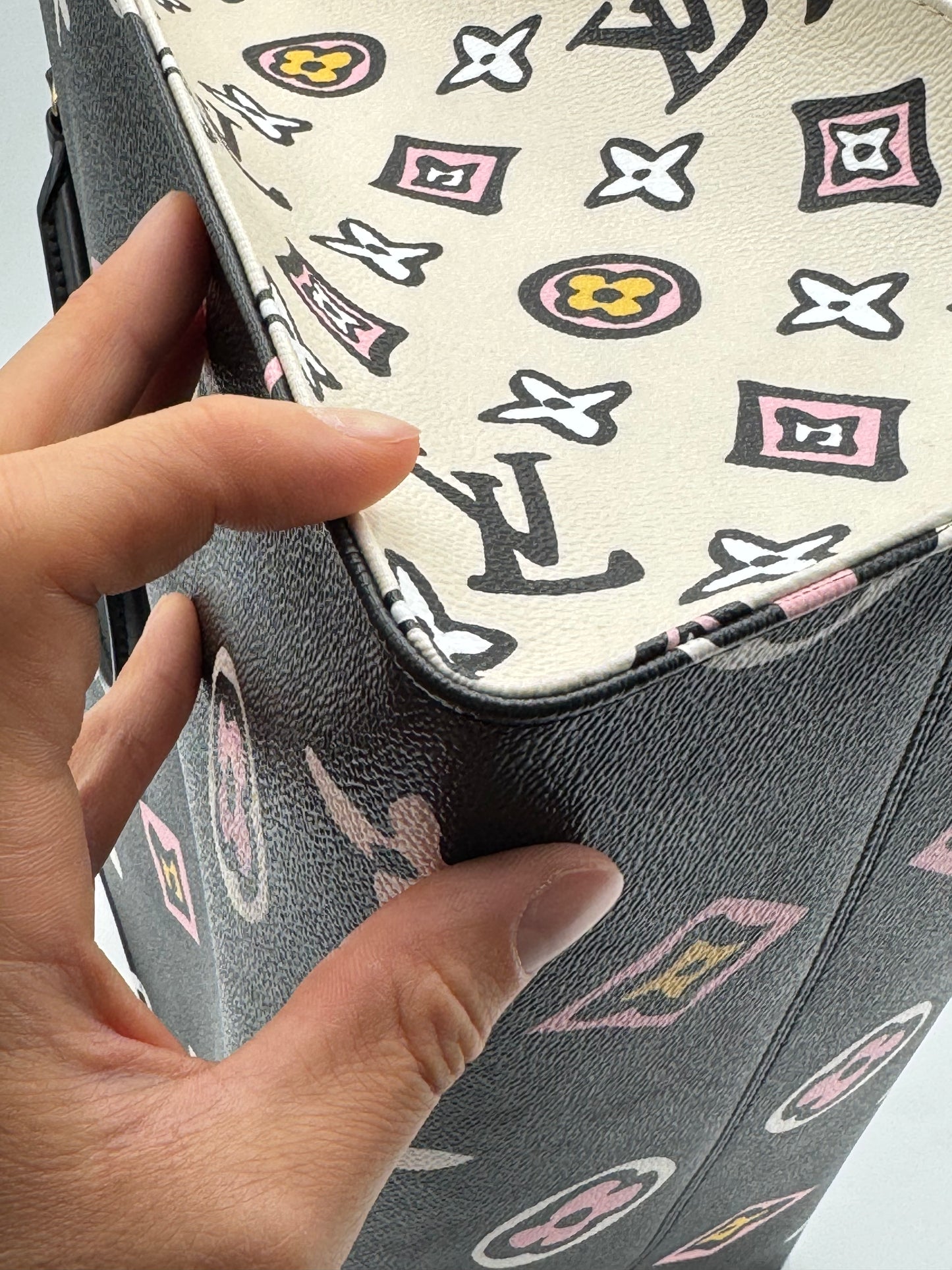 Louis Vuitton Monogram Giant Wild At Heart Onthego GM Black Tote Bag