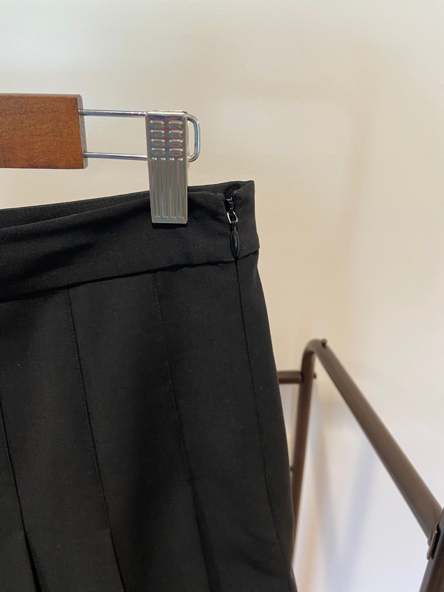 Theory Pleated Mini Skirt in Stretch Wool-Blend size 8