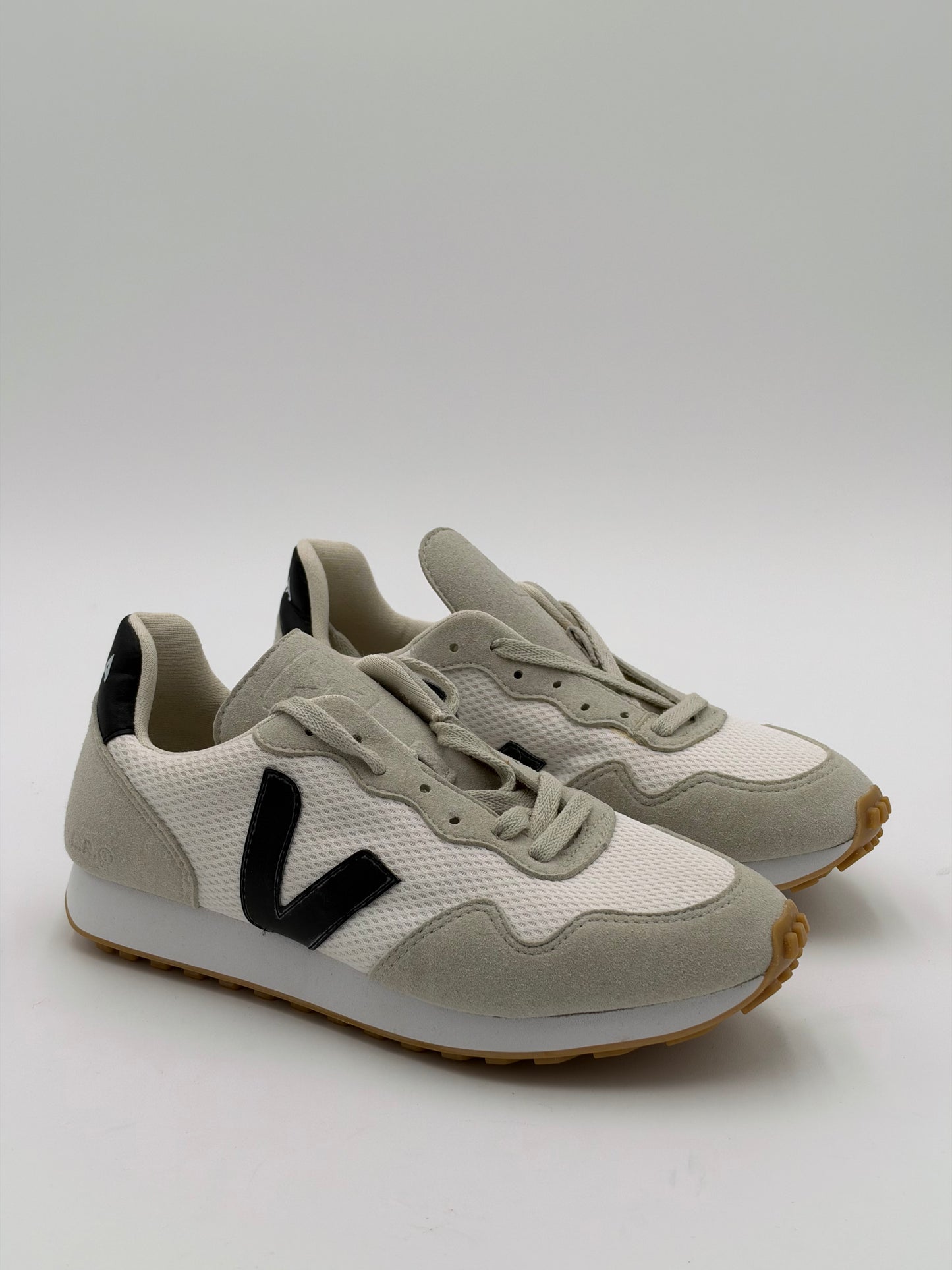 Veja SDU Alveomesh White Black Peirre size 7