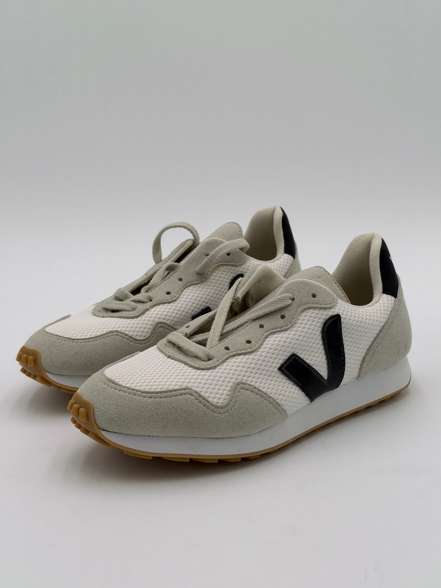 Veja SDU Alveomesh White Black Peirre size 7