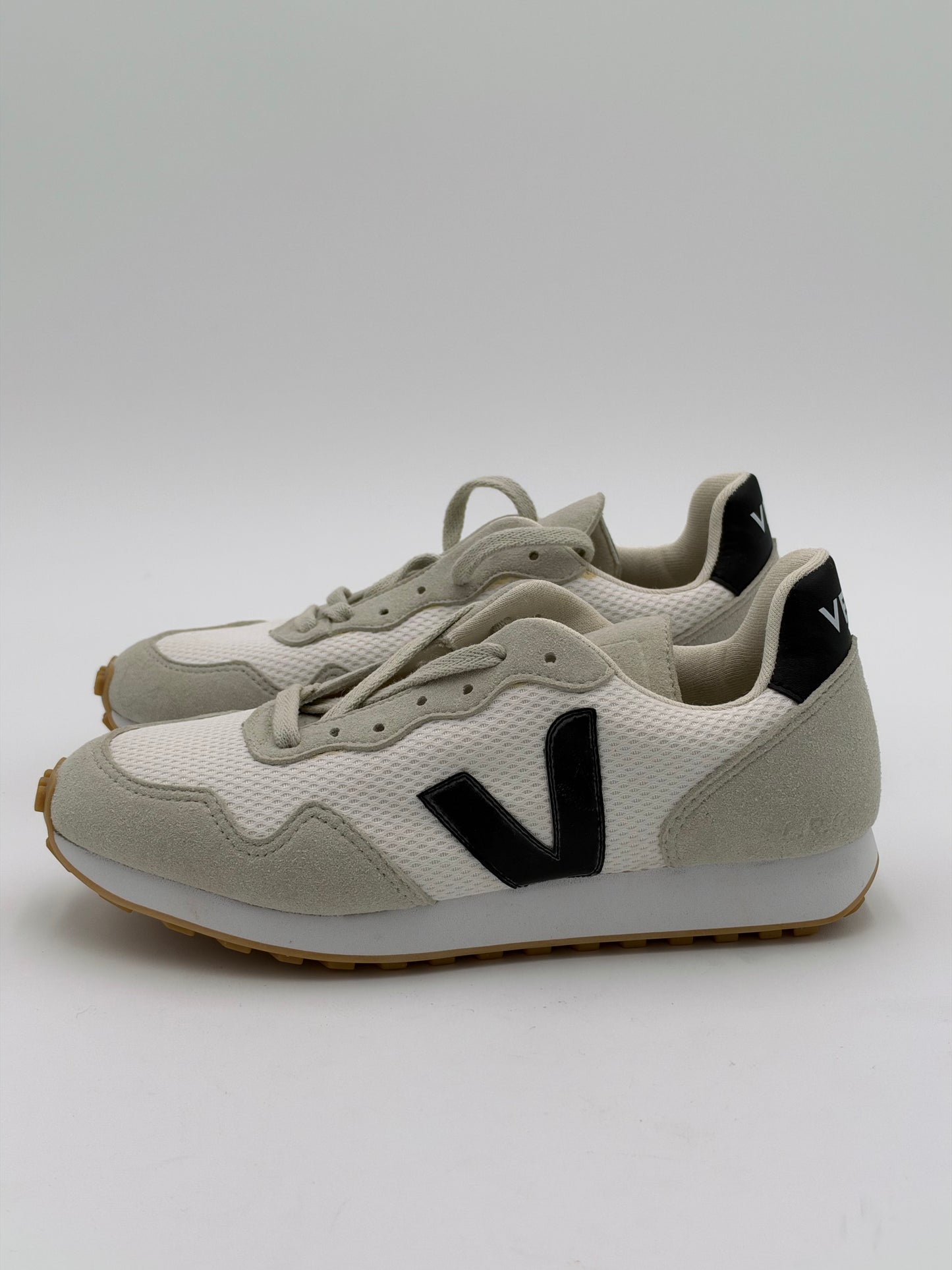 Veja SDU Alveomesh White Black Peirre size 7