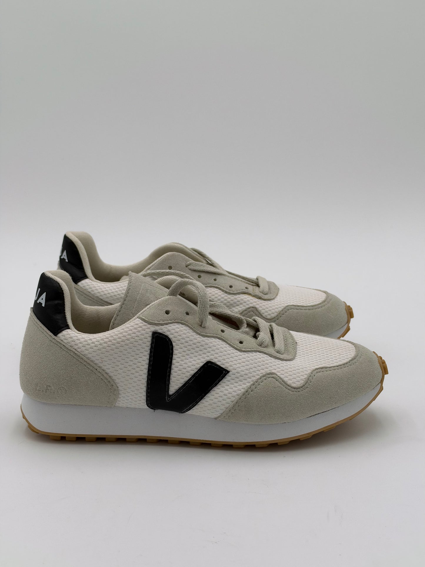 Veja SDU Alveomesh White Black Peirre size 7