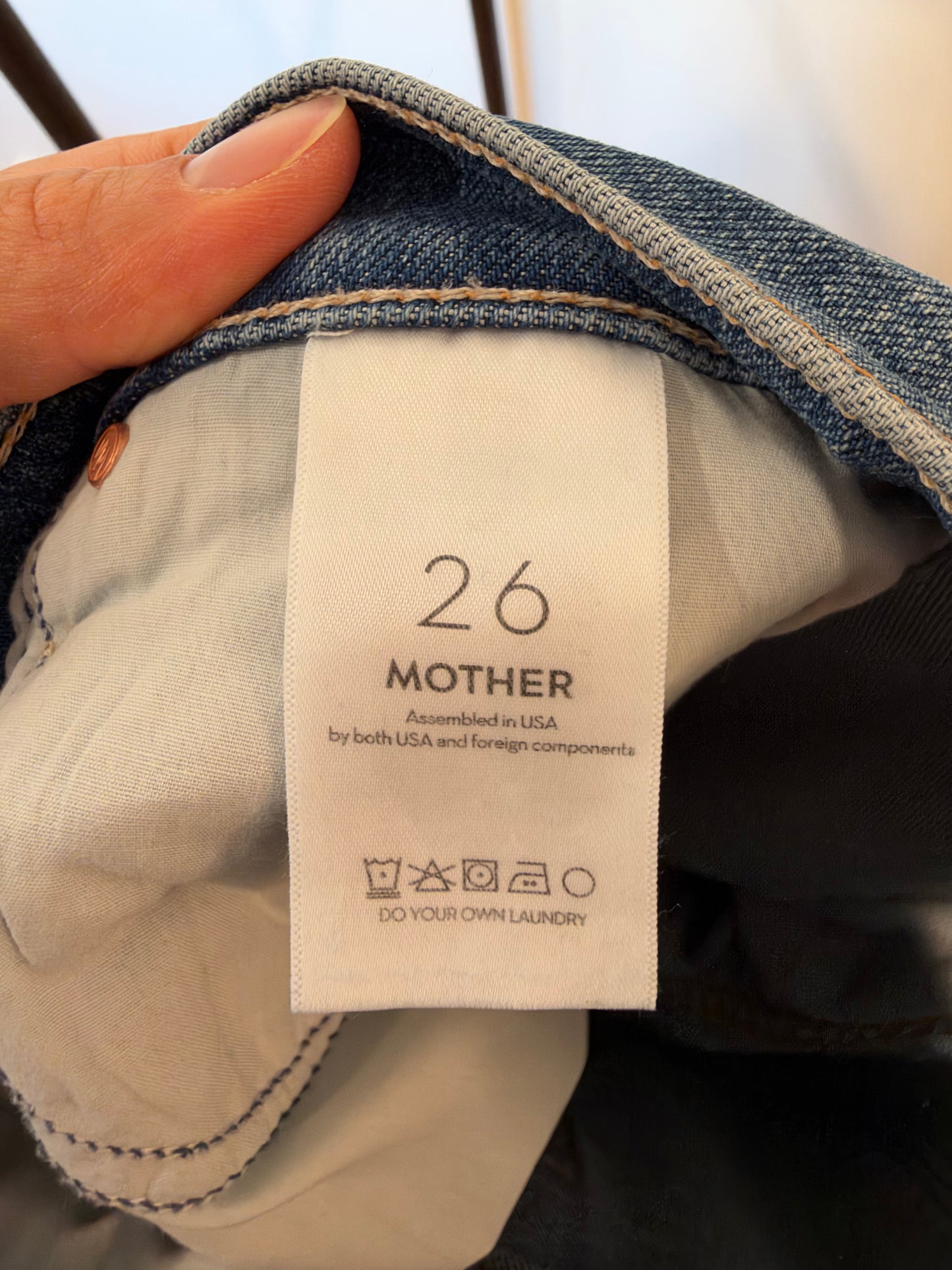 Mother Lil' Mid-Rise Tunnel Vision Sneak Jeans in I'm A Winner Wash size 26