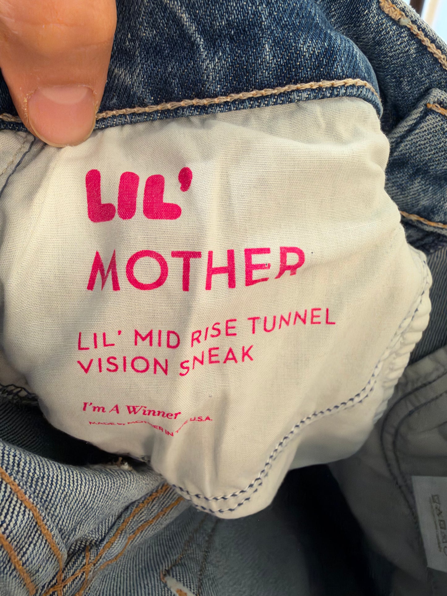 Mother Lil' Mid-Rise Tunnel Vision Sneak Jeans in I'm A Winner Wash size 26