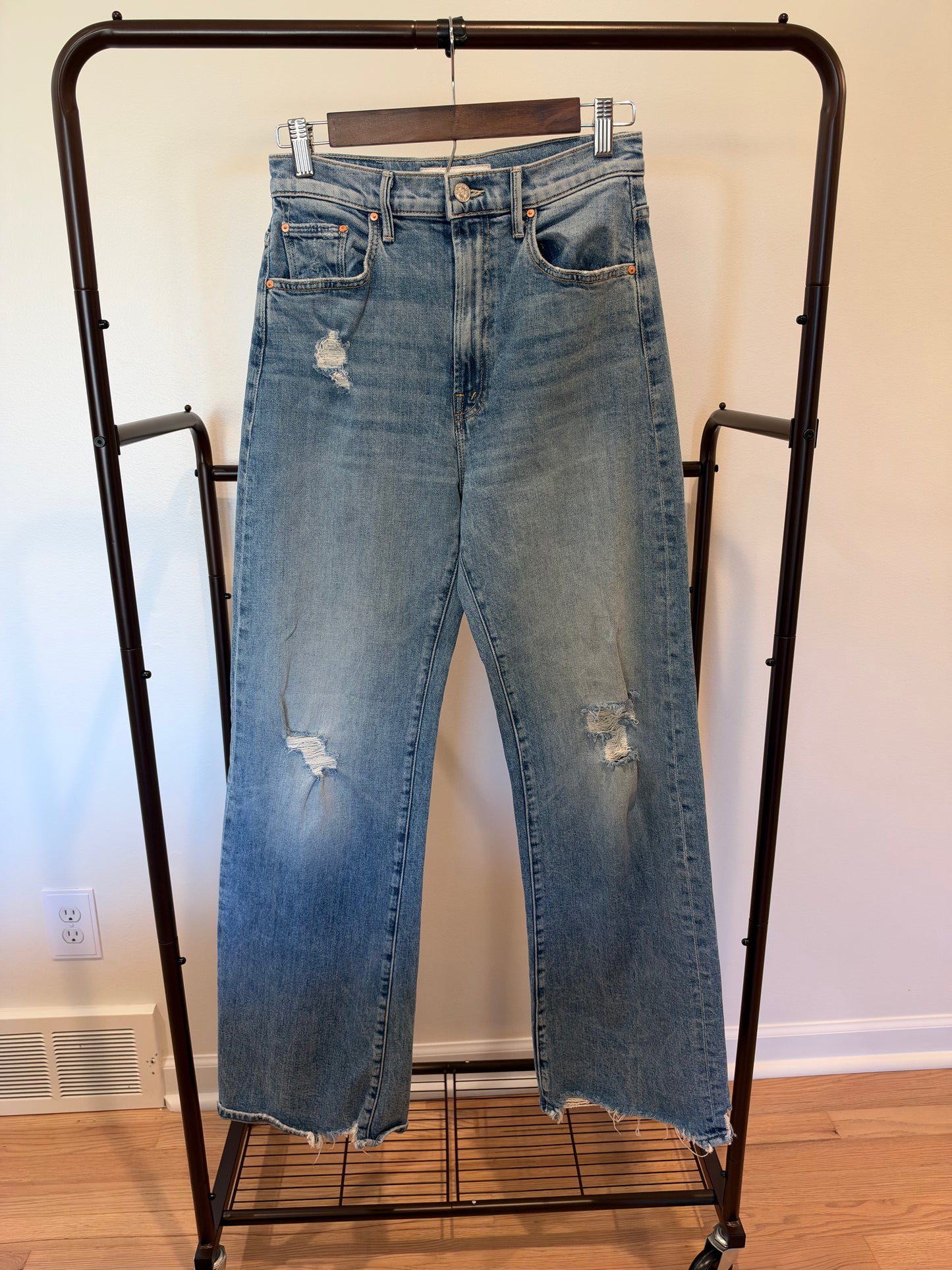Mother The Lasso Sneak Chew Jeans in Just Horsin' Around Wash in size 26