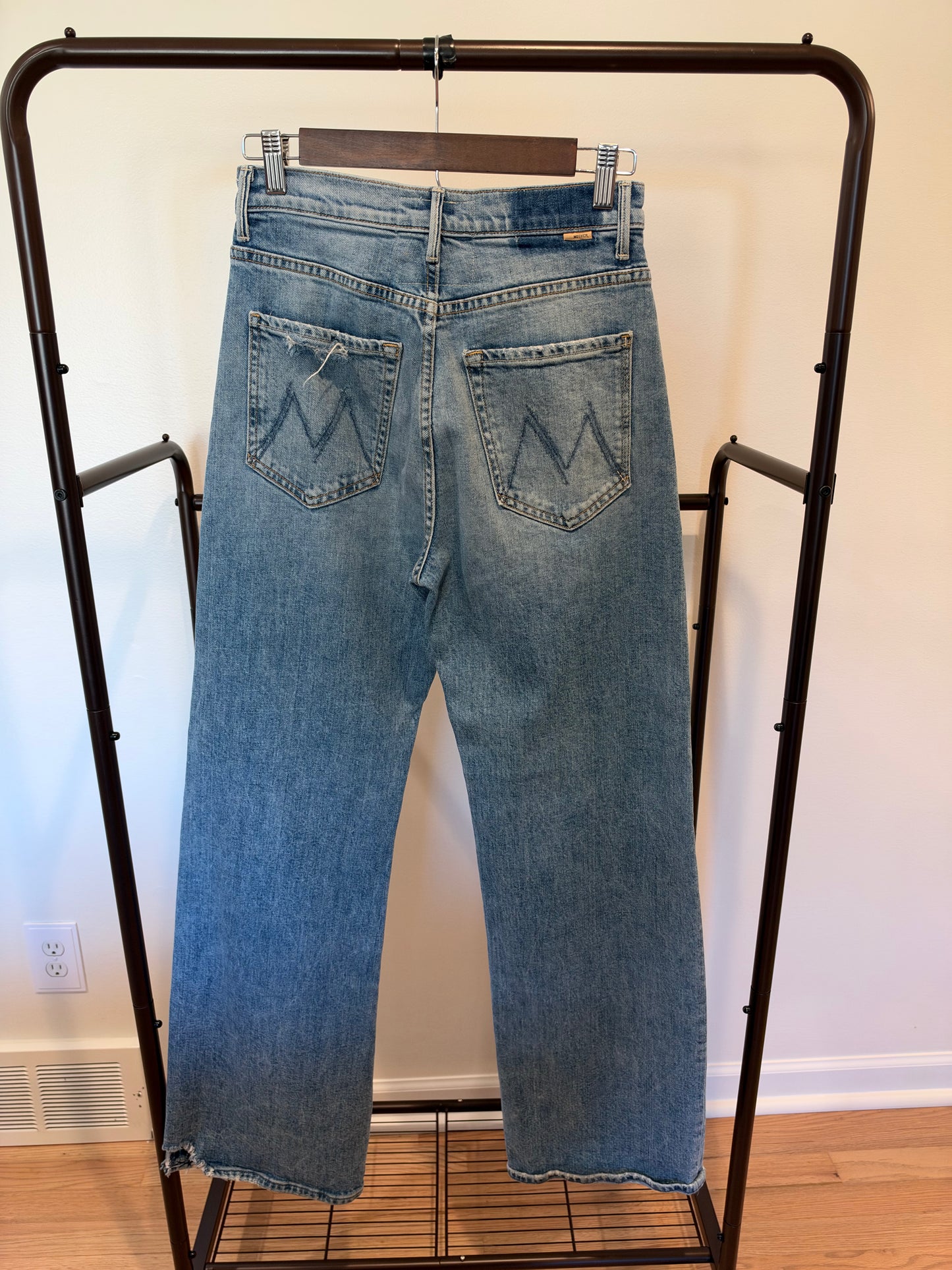 Mother The Lasso Sneak Chew Jeans in Just Horsin' Around Wash in size 26