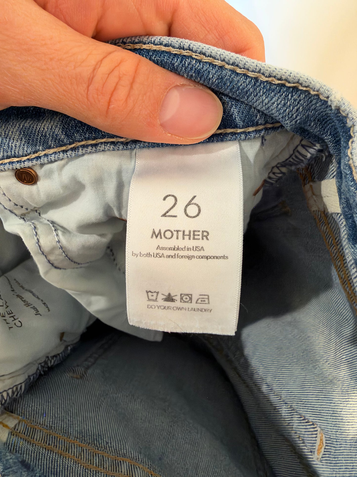 Mother The Lasso Sneak Chew Jeans in Just Horsin' Around Wash in size 26