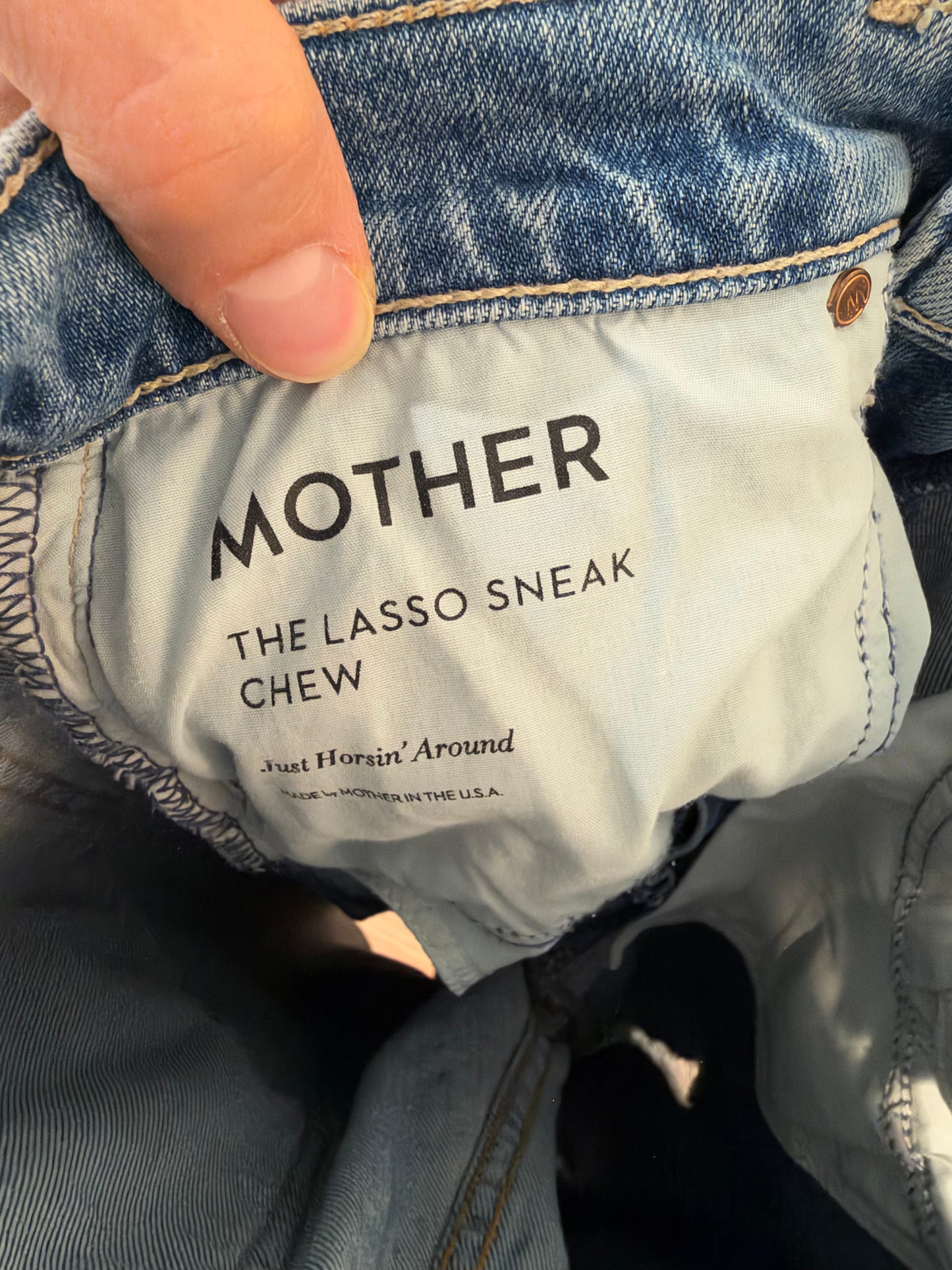 Mother The Lasso Sneak Chew Jeans in Just Horsin' Around Wash in size 26