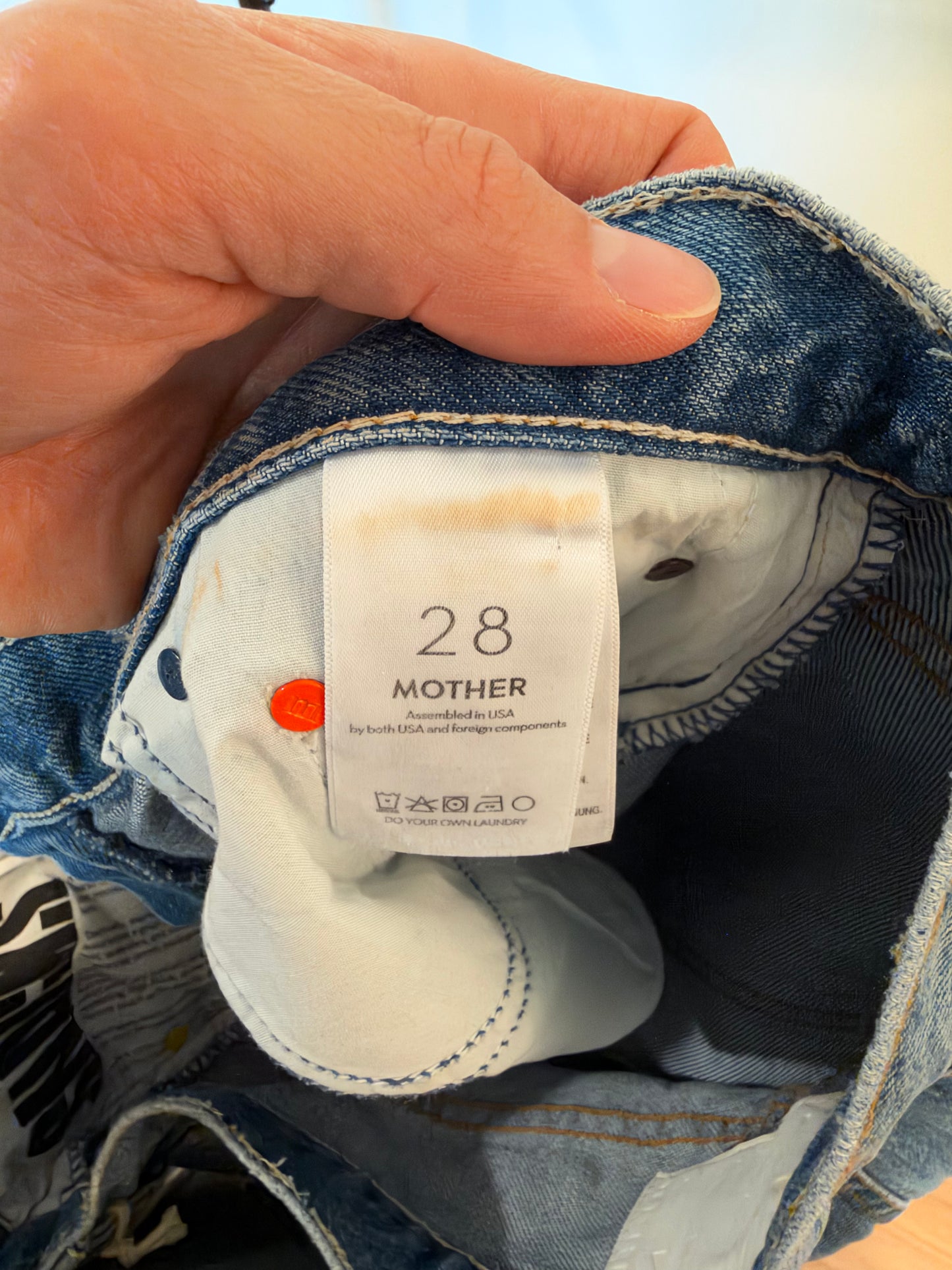 Mother The Lemon Twist Sneak Jeans in Rolling in The Dough Wash size 28