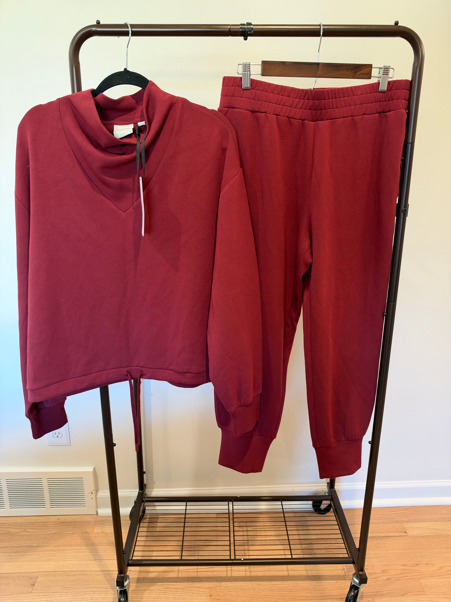 Varley The Betsy Sweat Sweater and  Slim Cuff Pants 27.5" in New Maroon size L