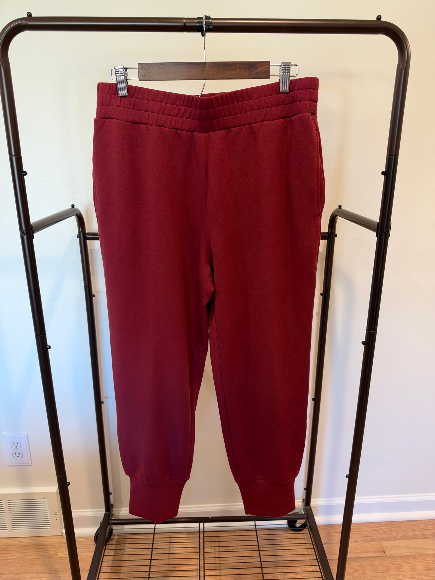 Varley The Betsy Sweat Sweater and  Slim Cuff Pants 27.5" in New Maroon size L