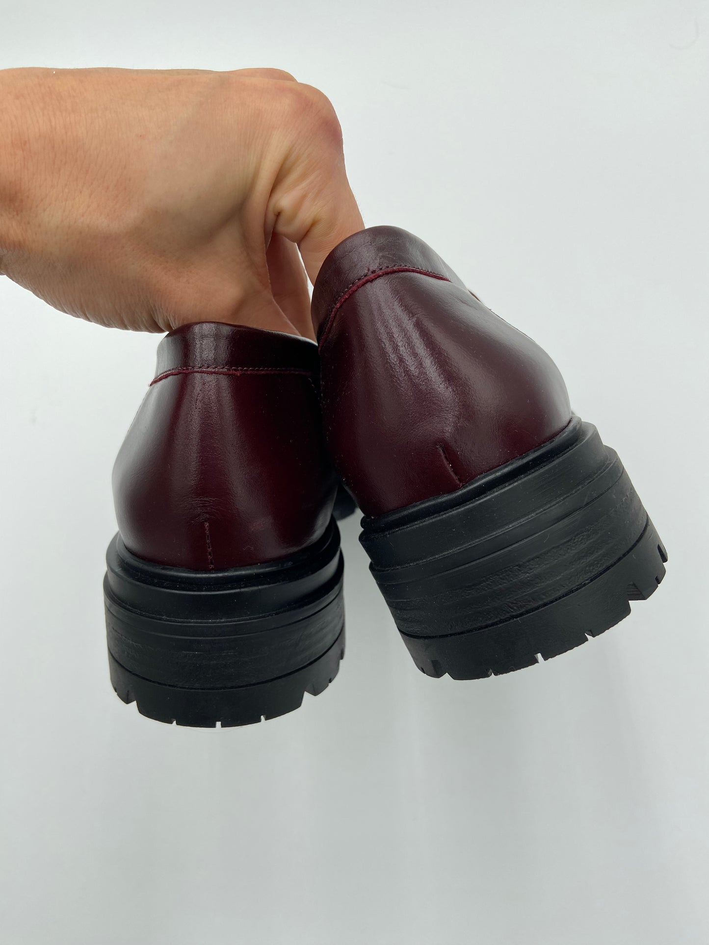 Sezane Albane Loafers in Glossy Burgundy size 40