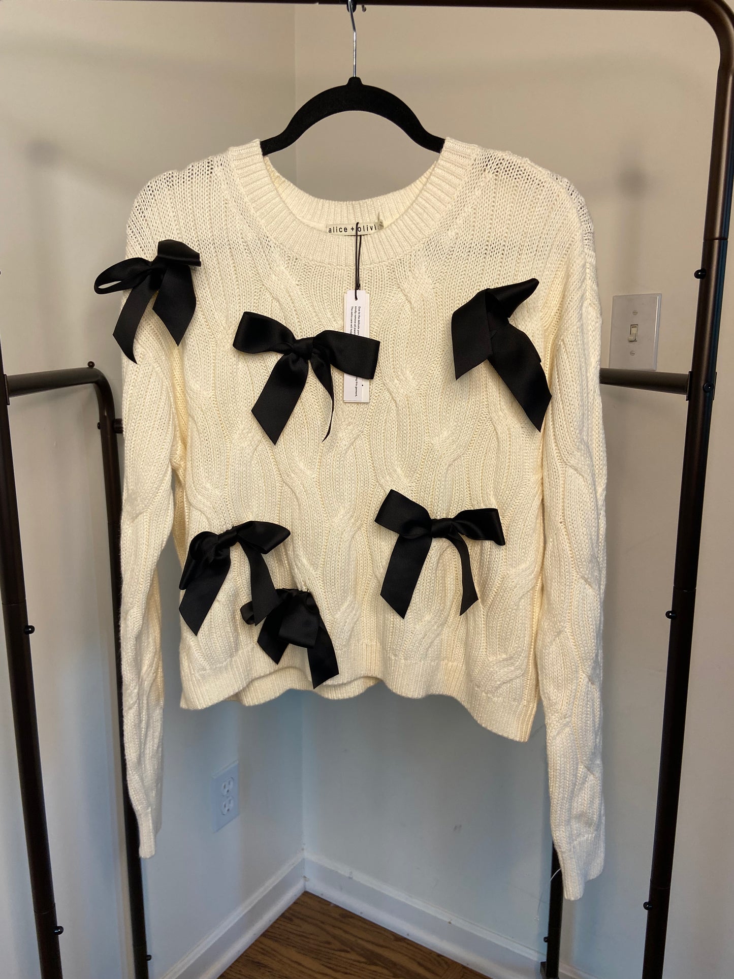 Alice and Olivia Beau Cable Knit Bow Sweater in Ecru Black size M