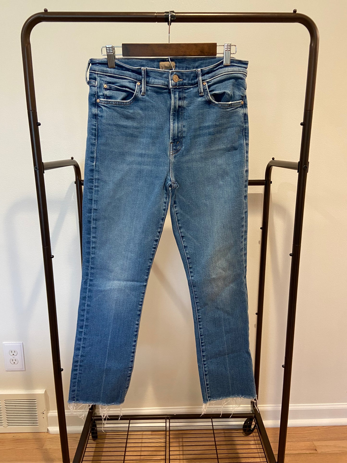 Mother The Rascal Ankle Fray Jeans in Opposites Attract Wash size 32