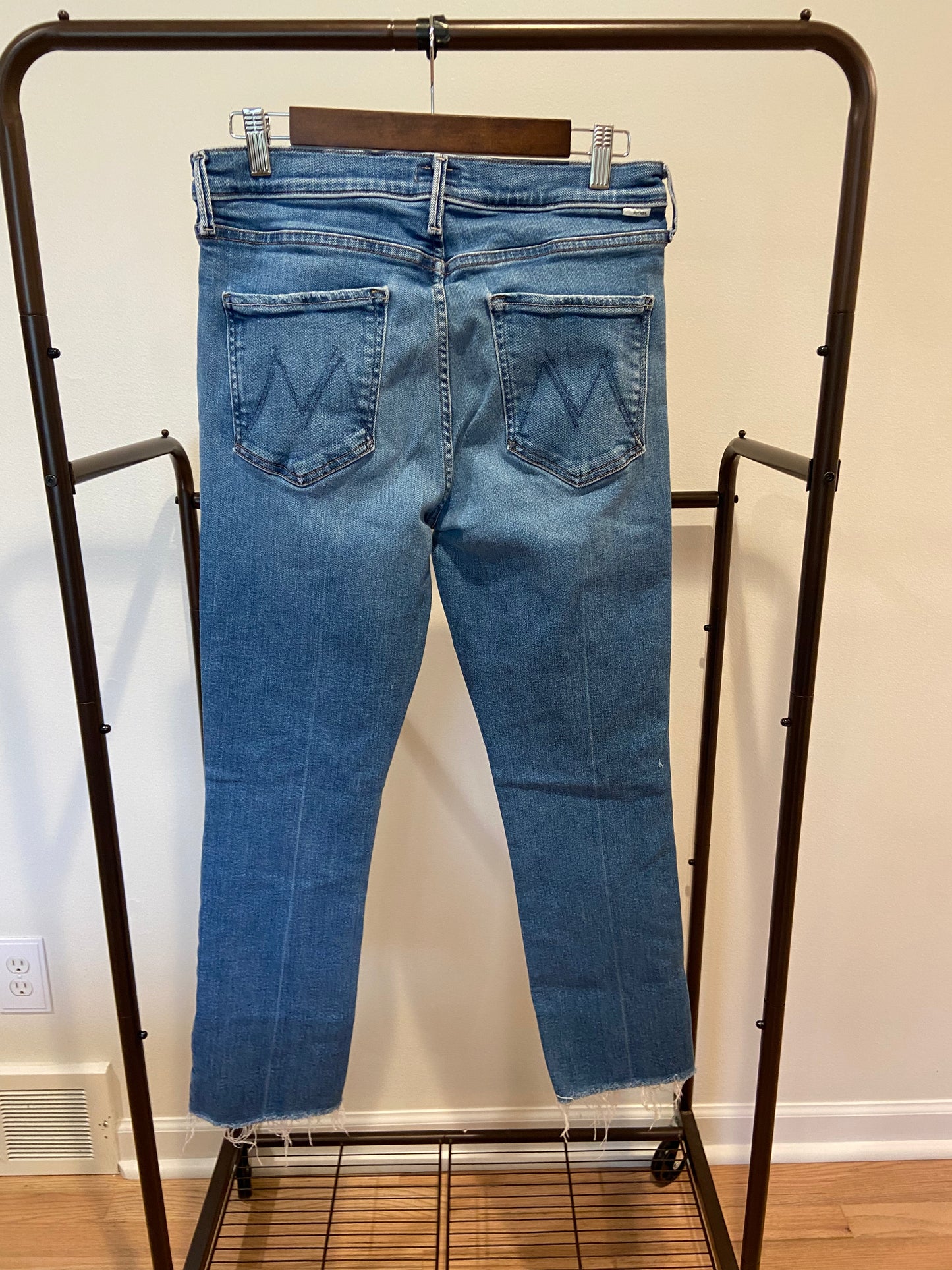 Mother The Rascal Ankle Fray Jeans in Opposites Attract Wash size 32