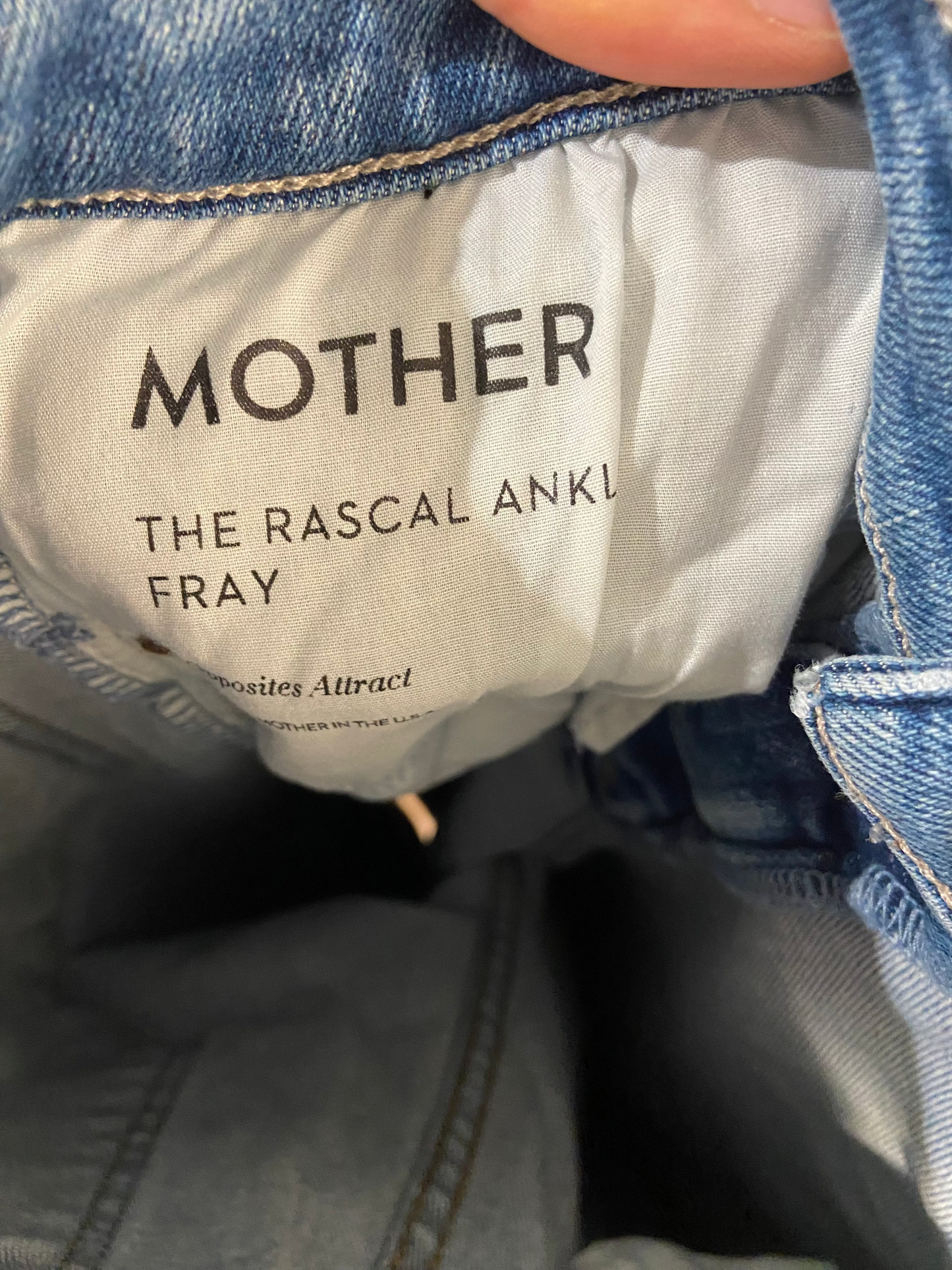 Mother The Rascal Ankle Fray Jeans in Opposites Attract Wash size 32
