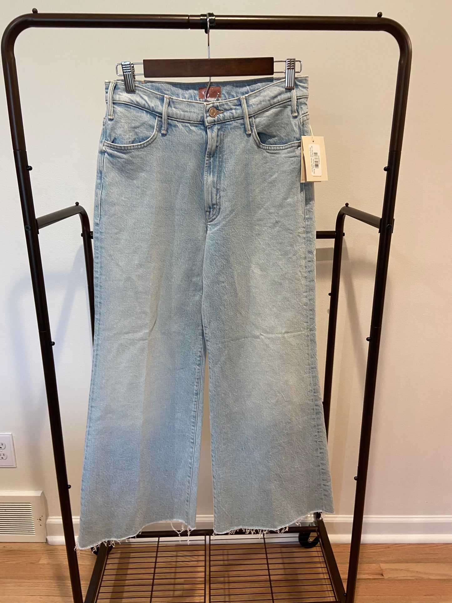 Mother Lil Hustler Roller Skimp Fray Jeans in Bring the Cooler wash size 28