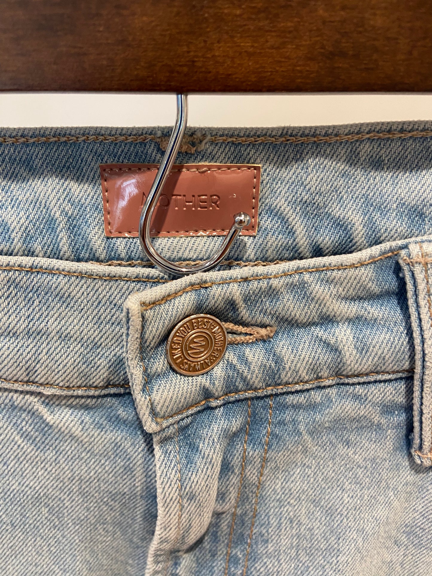 Mother Lil Hustler Roller Skimp Fray Jeans in Bring the Cooler wash size 28