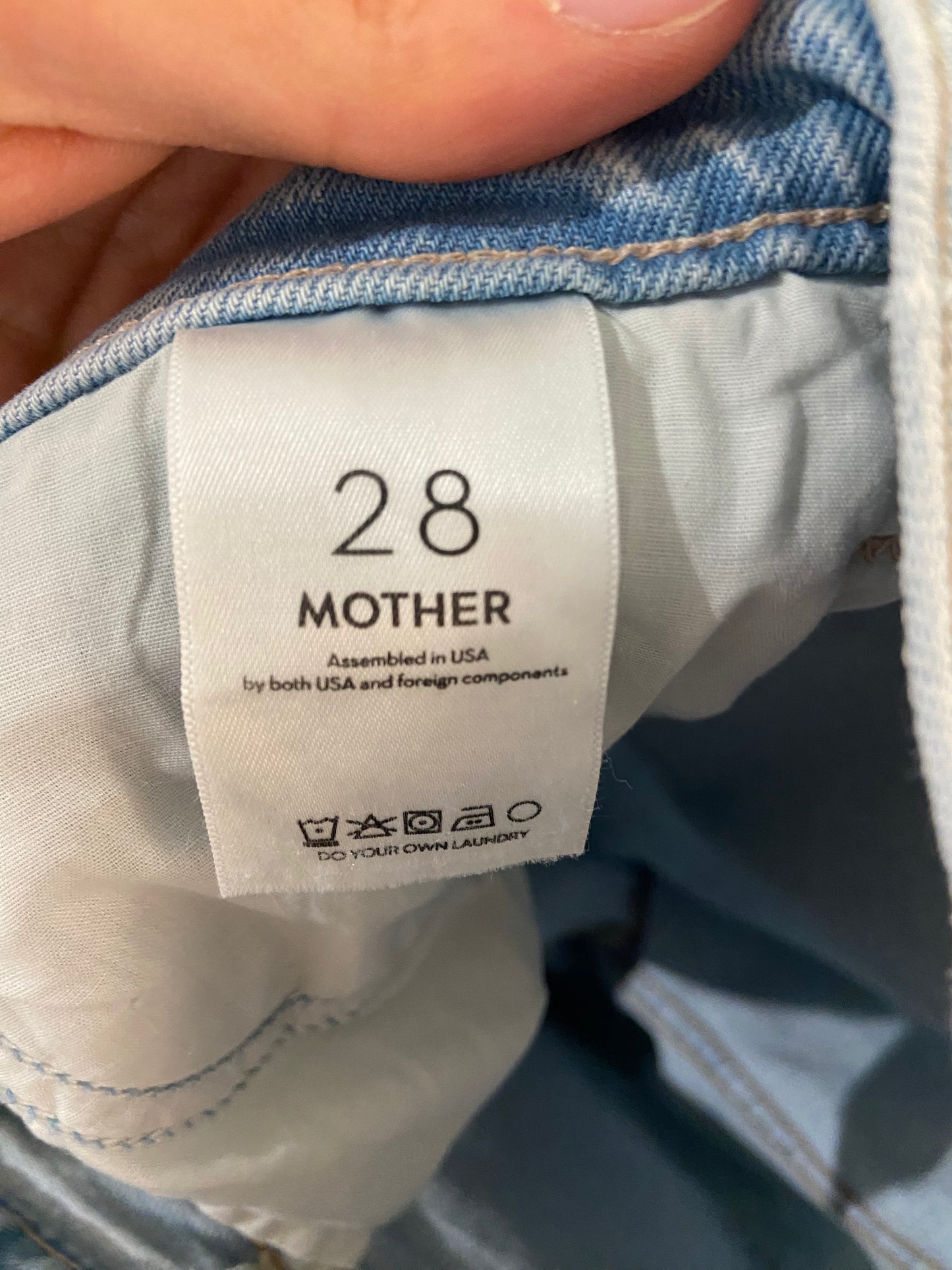 Mother Lil Hustler Roller Skimp Fray Jeans in Bring the Cooler wash size 28