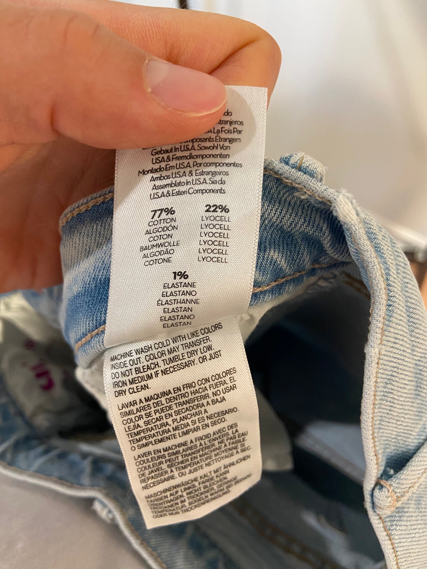 Mother Lil Hustler Roller Skimp Fray Jeans in Bring the Cooler wash size 28