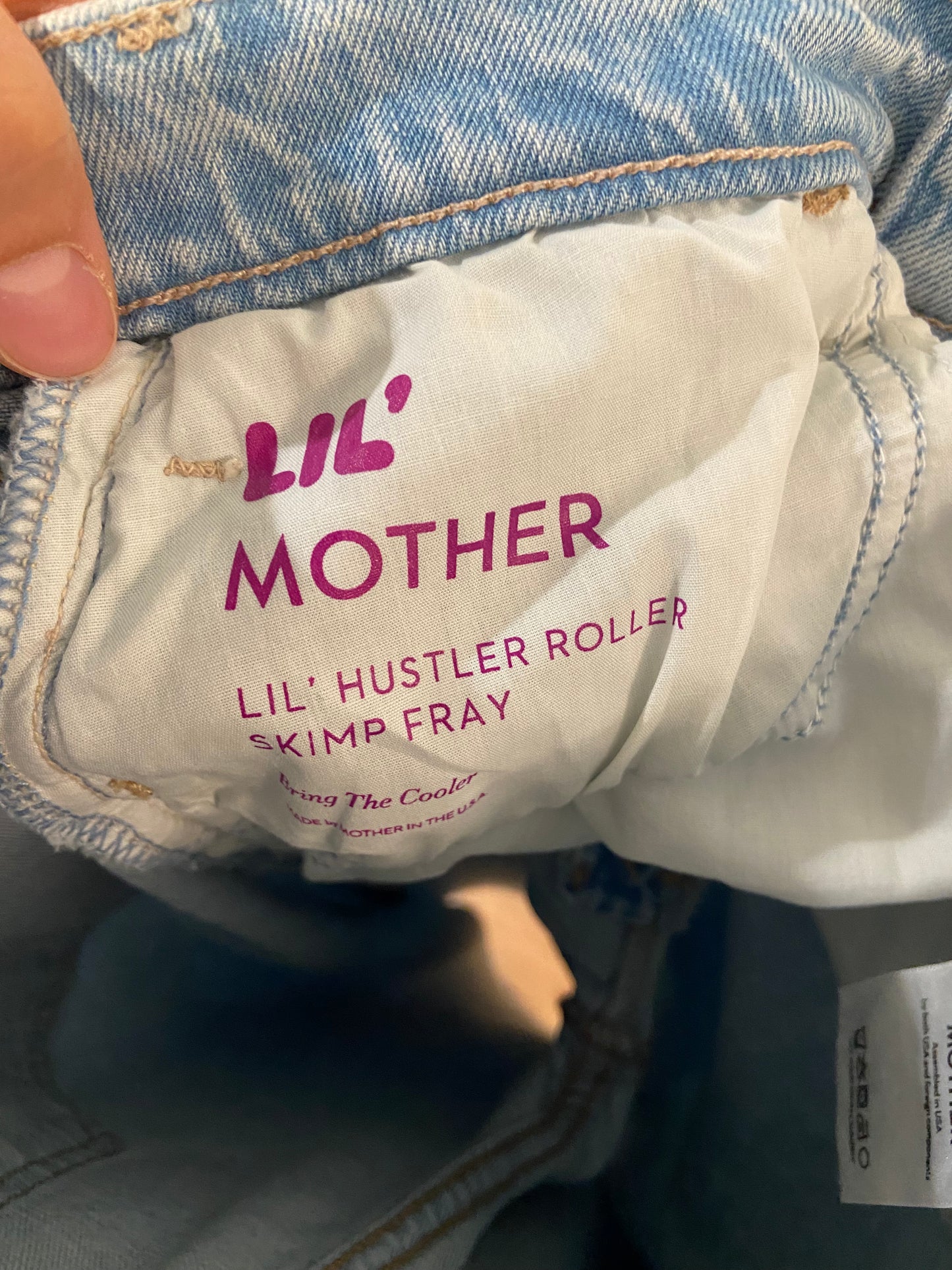 Mother Lil Hustler Roller Skimp Fray Jeans in Bring the Cooler wash size 28