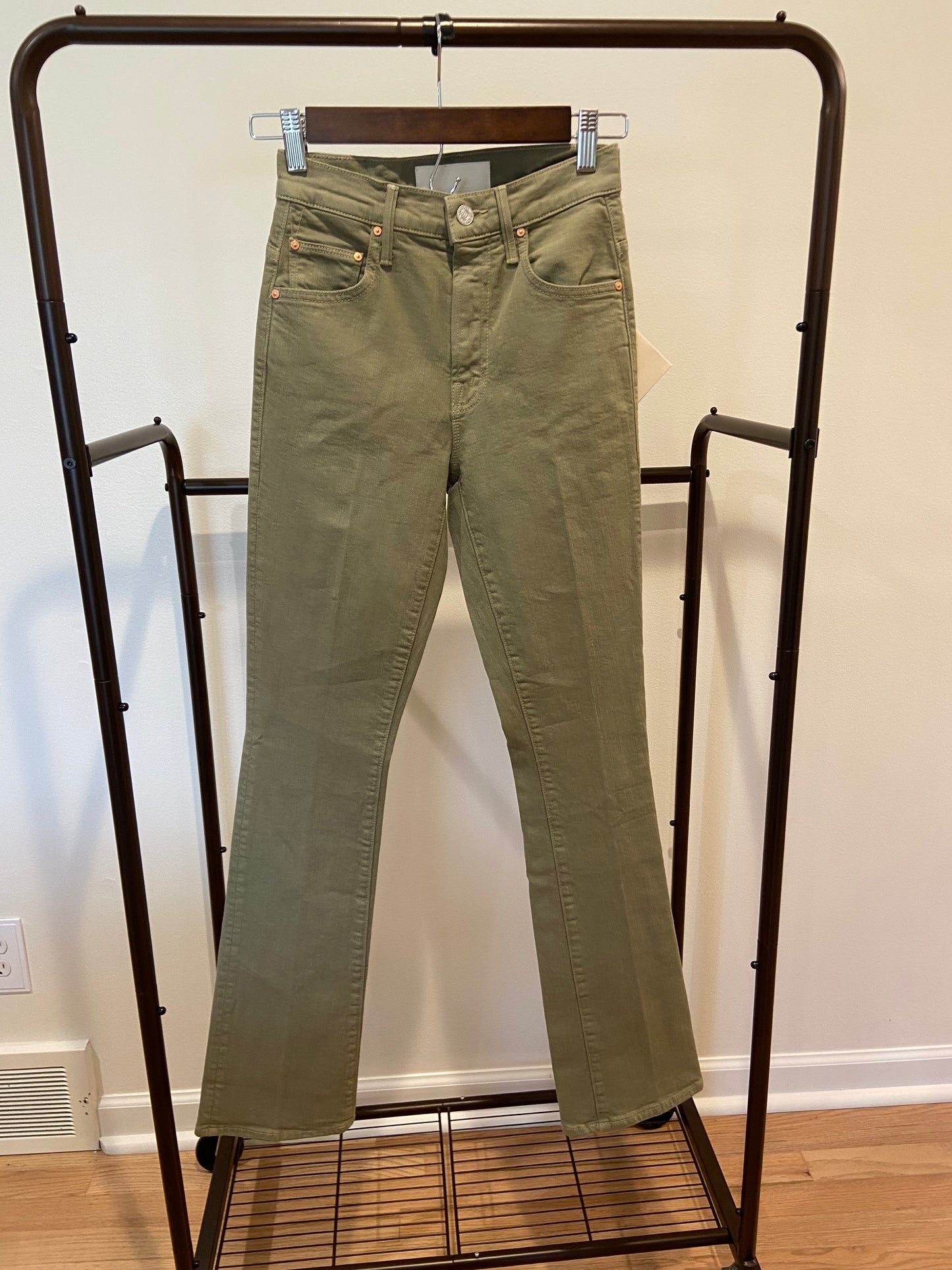 Mother The Insider Hover Jeans in the Devil May Care Wash size 23