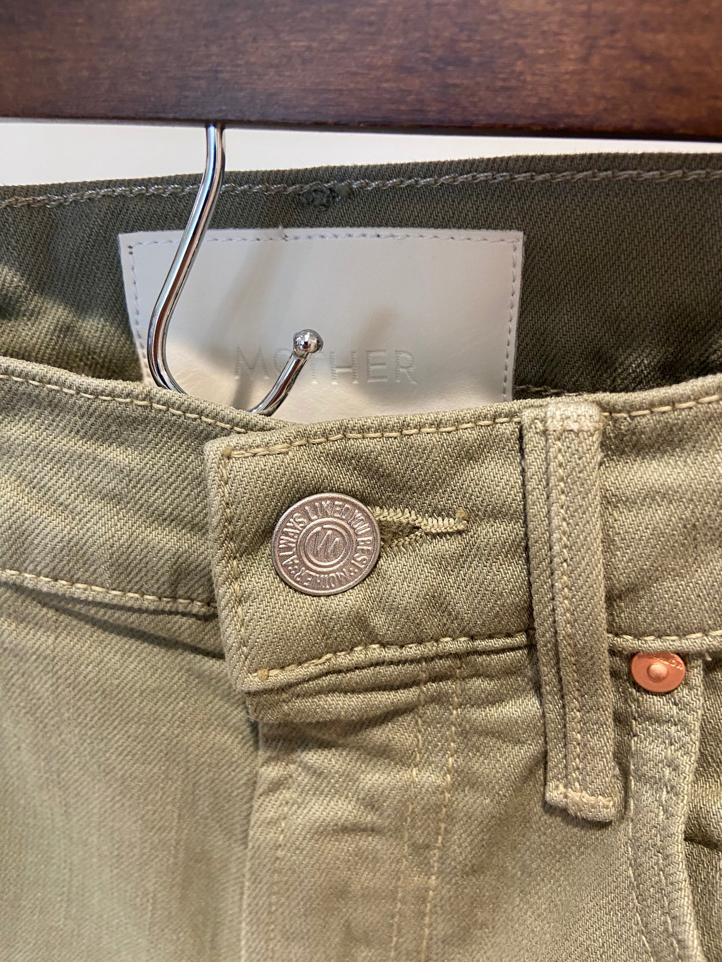 Mother The Insider Hover Jeans in the Devil May Care Wash size 23