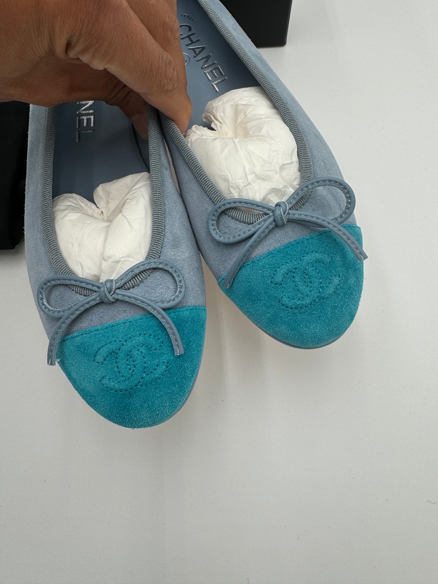 CHANEL Interlocking CC Logo Suede Ballet Flats size 36.5
