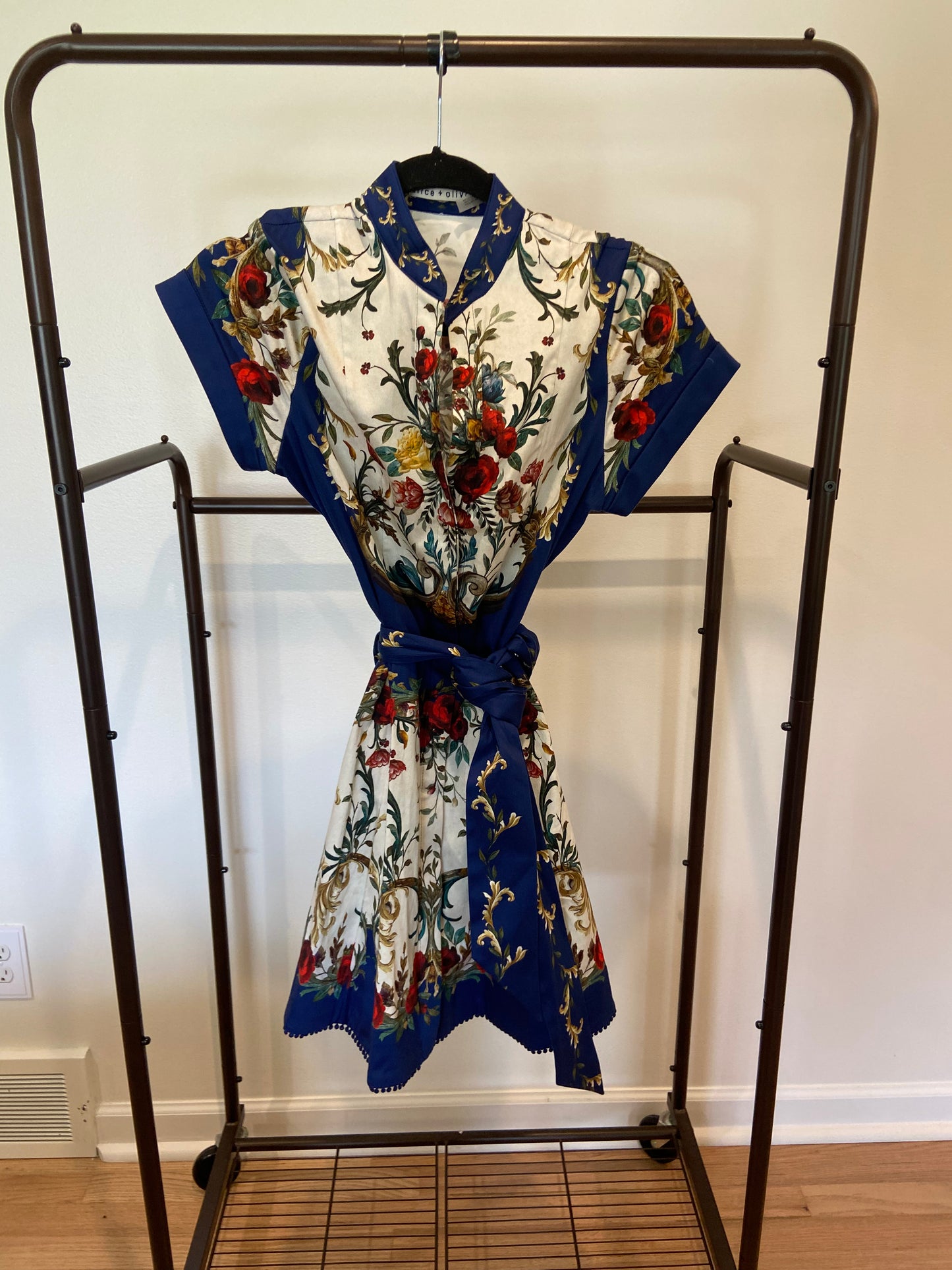 Alice and Olivia Lucy Short Sleeve Mini Shirt Dress with Tie Belt in Gilded Rose size 2