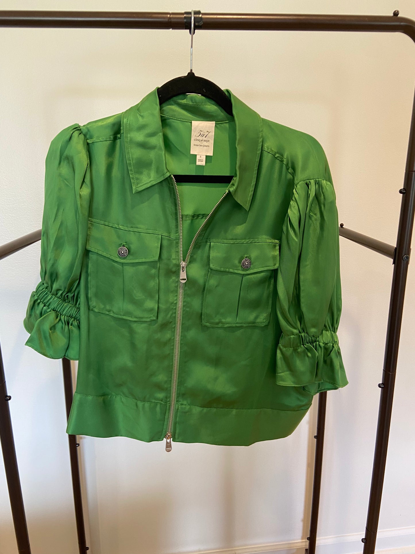 Cinq a Sept Holly Ruffle Sleeve Jacket and Giles Cargo Joggers in Green size S