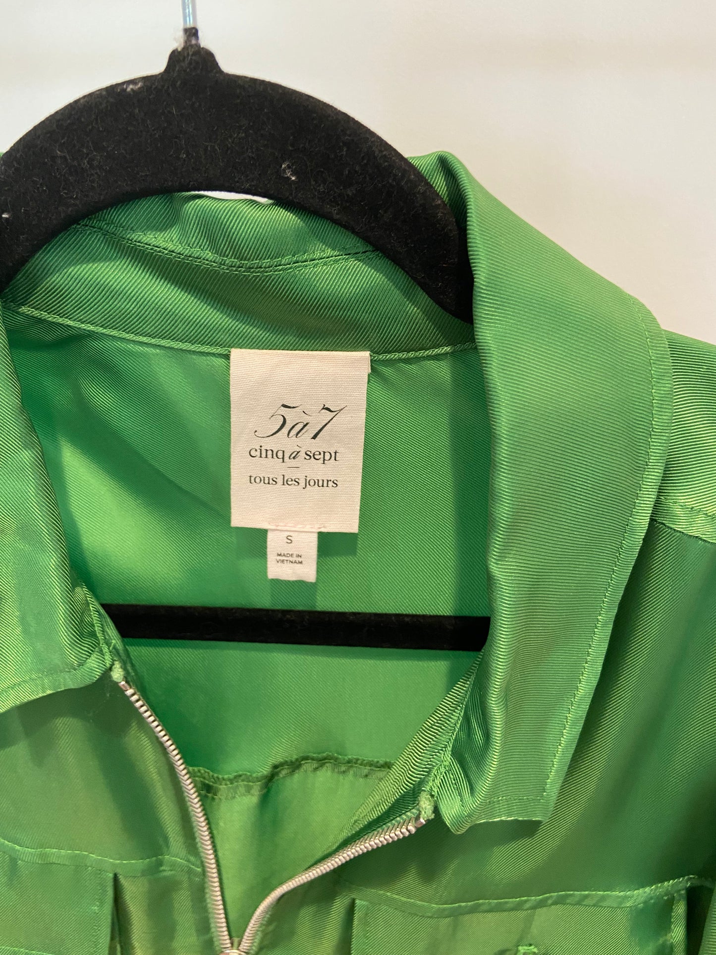 Cinq a Sept Holly Ruffle Sleeve Jacket and Giles Cargo Joggers in Green size S