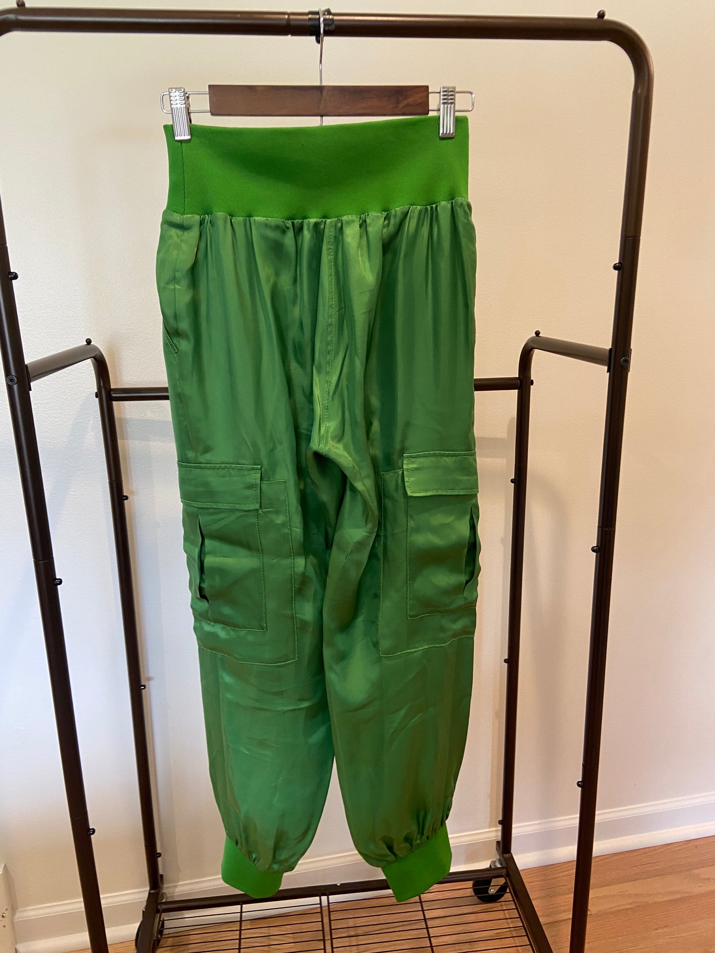 Cinq a Sept Holly Ruffle Sleeve Jacket and Giles Cargo Joggers in Green size S