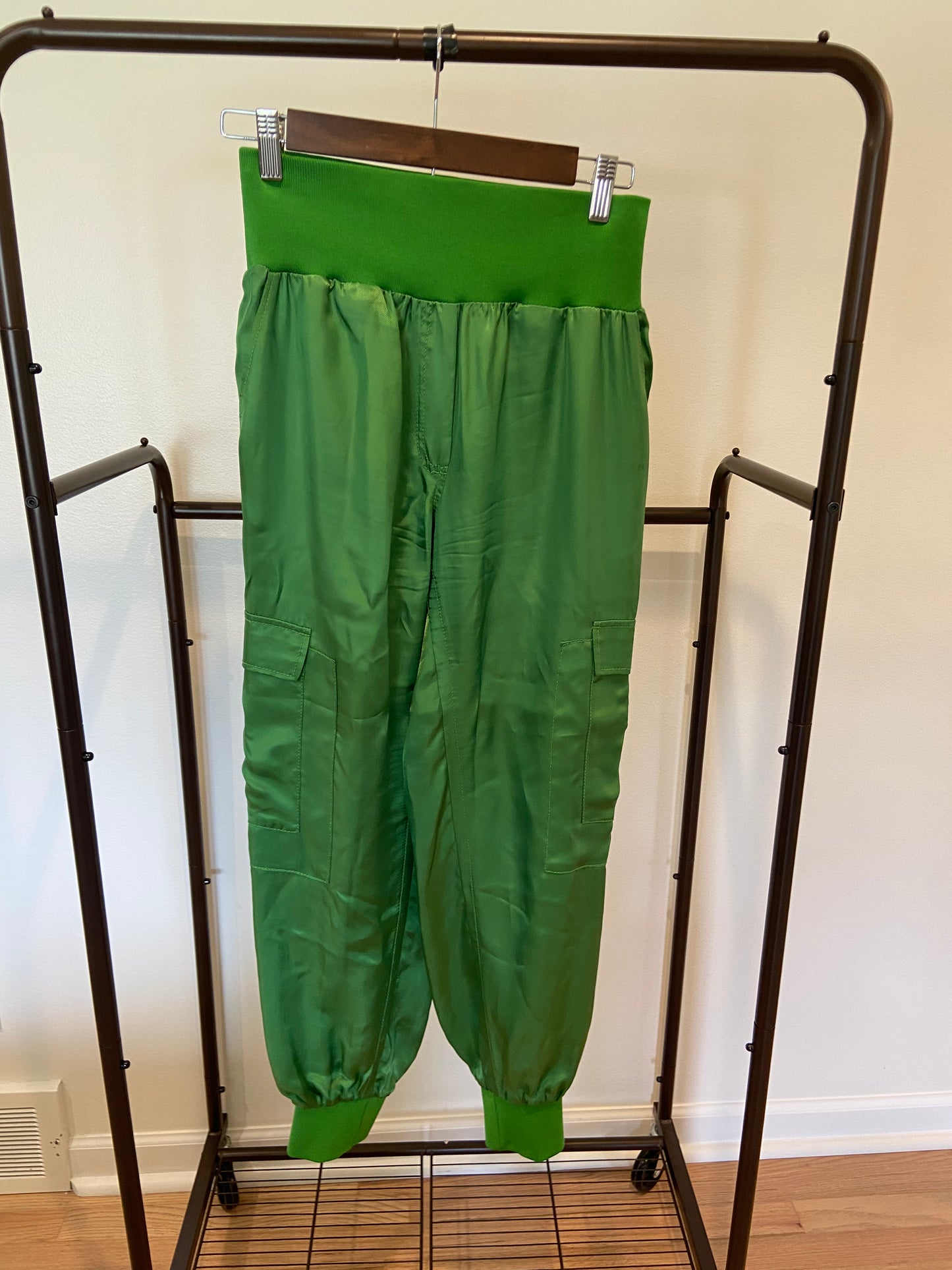 Cinq a Sept Holly Ruffle Sleeve Jacket and Giles Cargo Joggers in Green size S