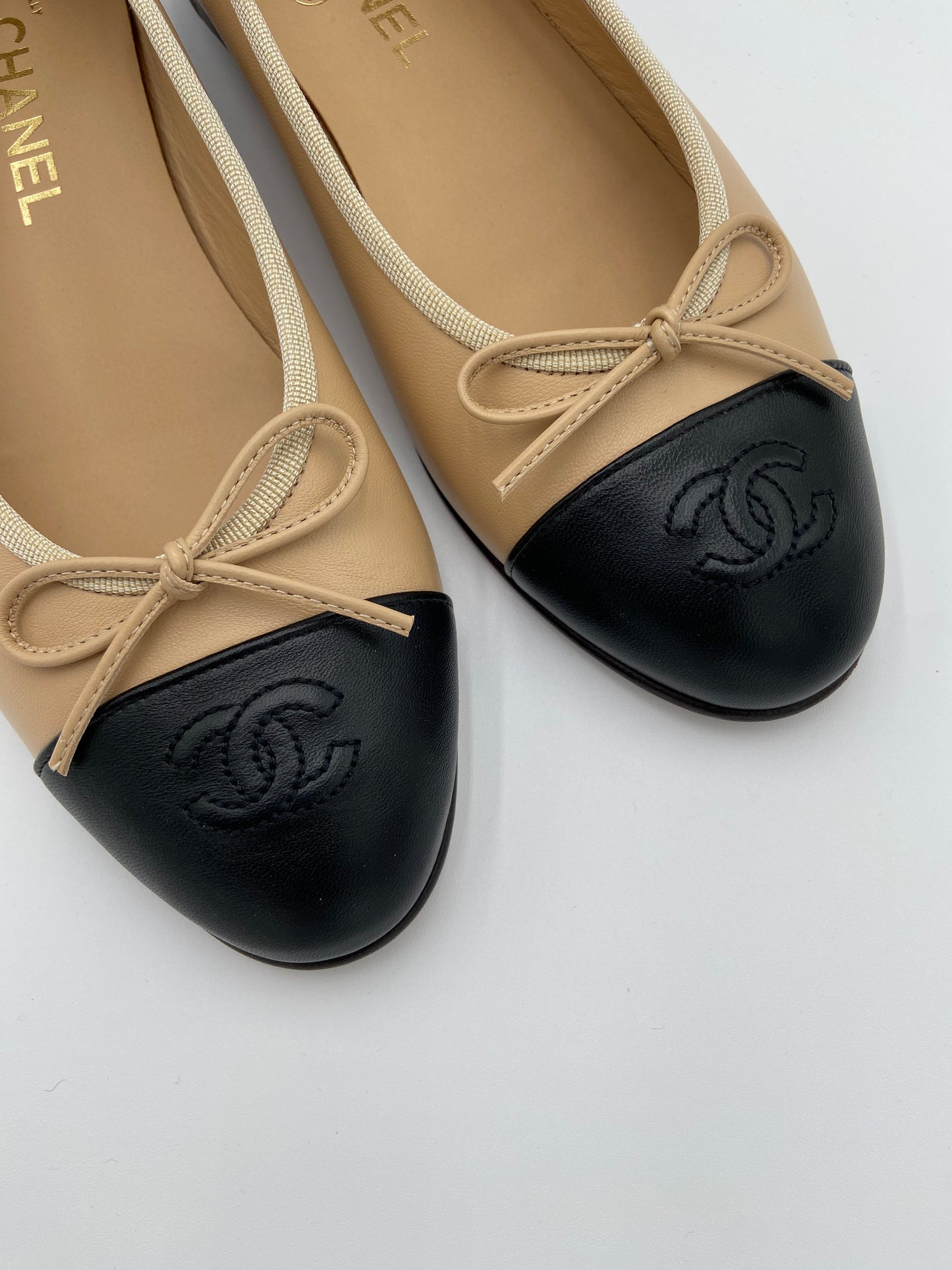 Chanel Ballet Flats in Beige and Black size 39