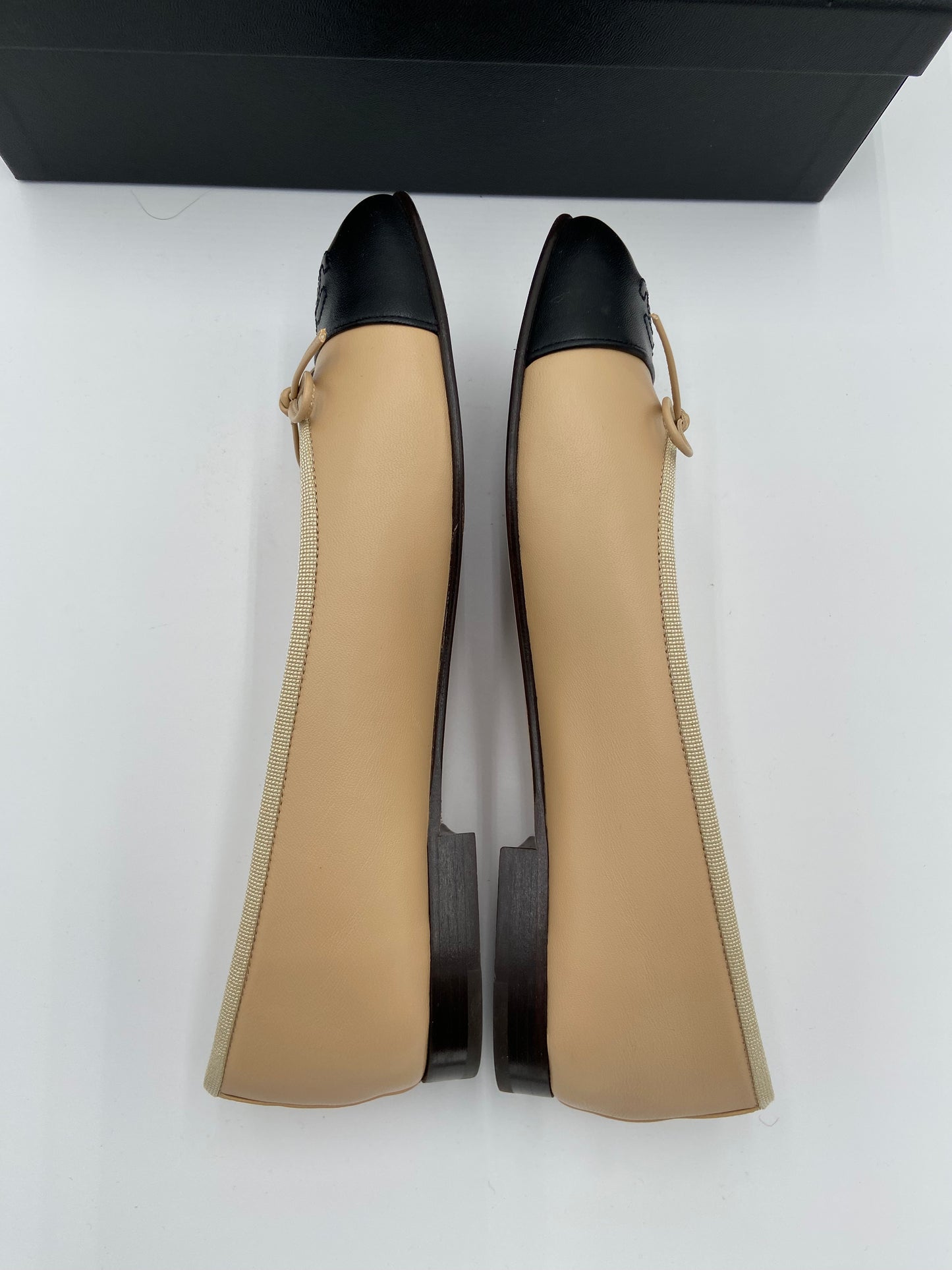 Chanel Ballet Flats in Beige and Black size 39