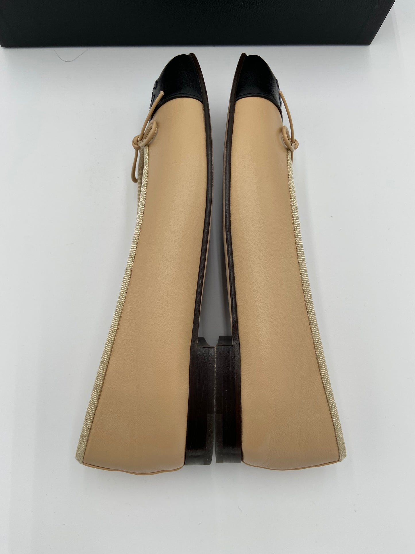 Chanel Ballet Flats in Beige and Black size 39