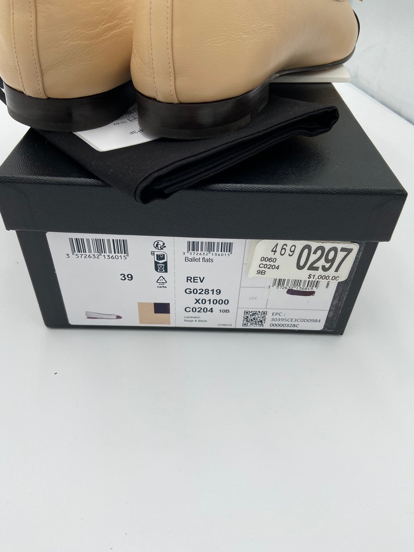 Chanel Ballet Flats in Beige and Black size 39