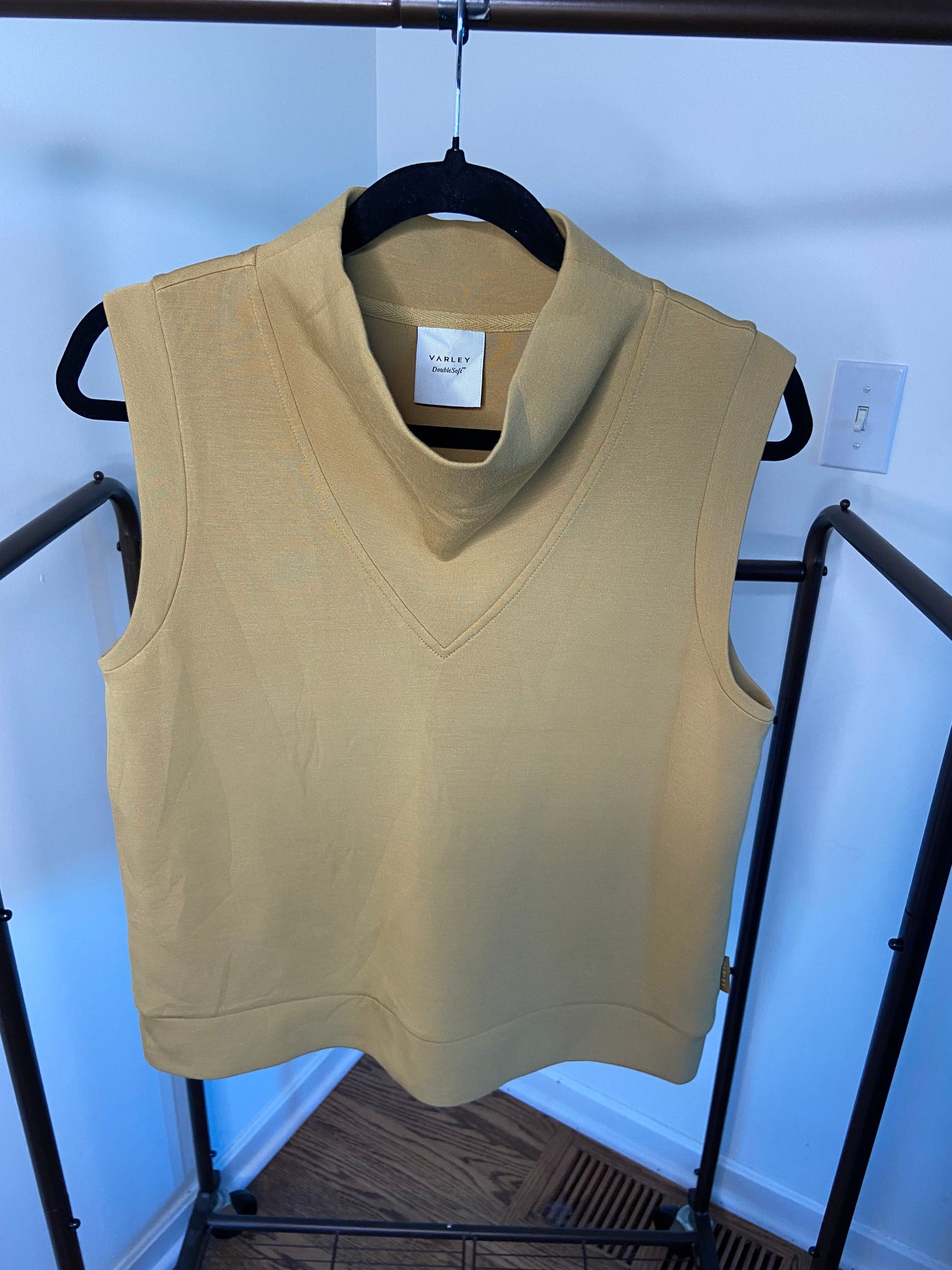 Varley Ellen Cowl Neck Tank in Prairie Sand size XS