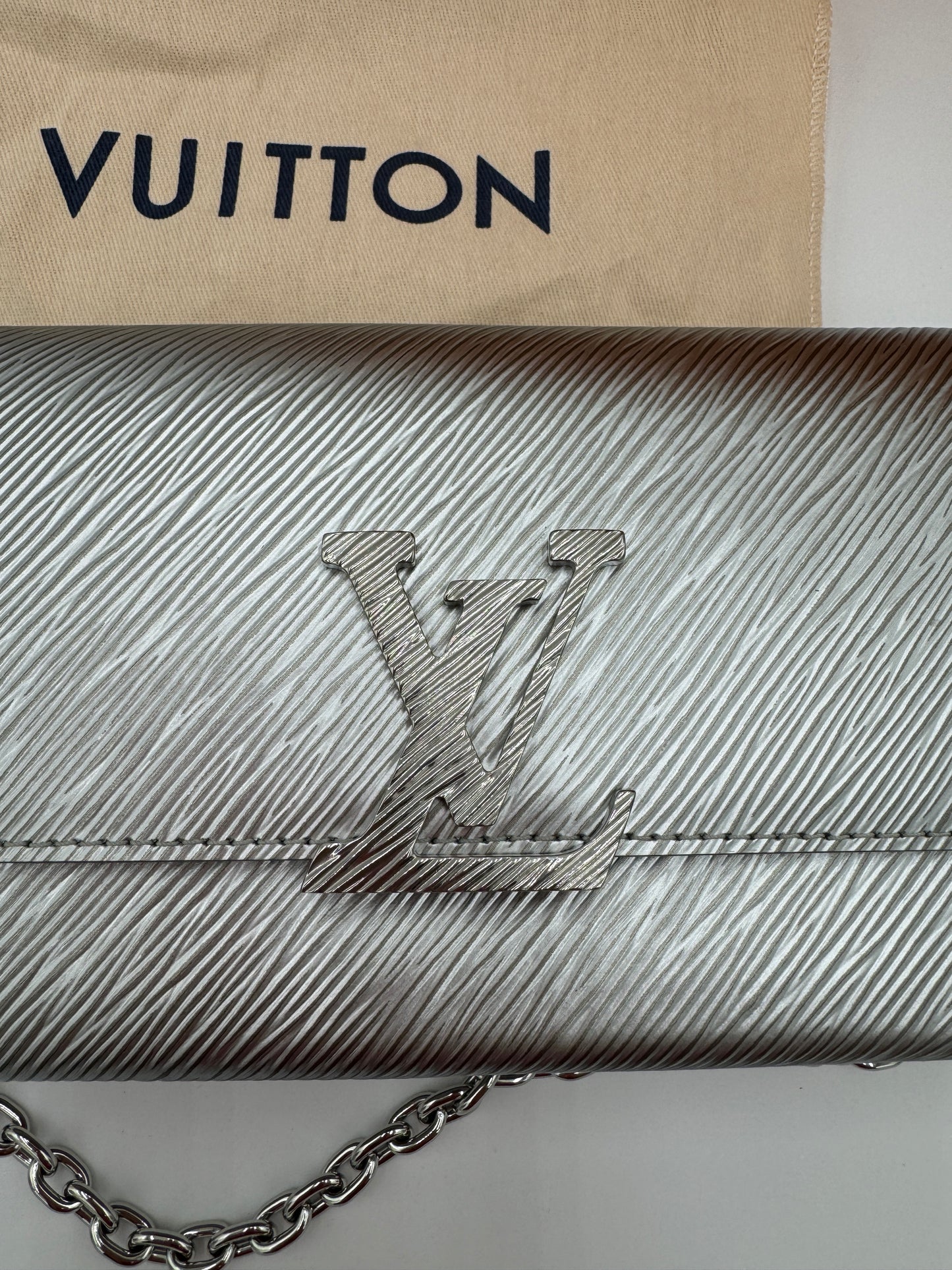 Louis Vuitton Pochette Louise Silver Epi Leather