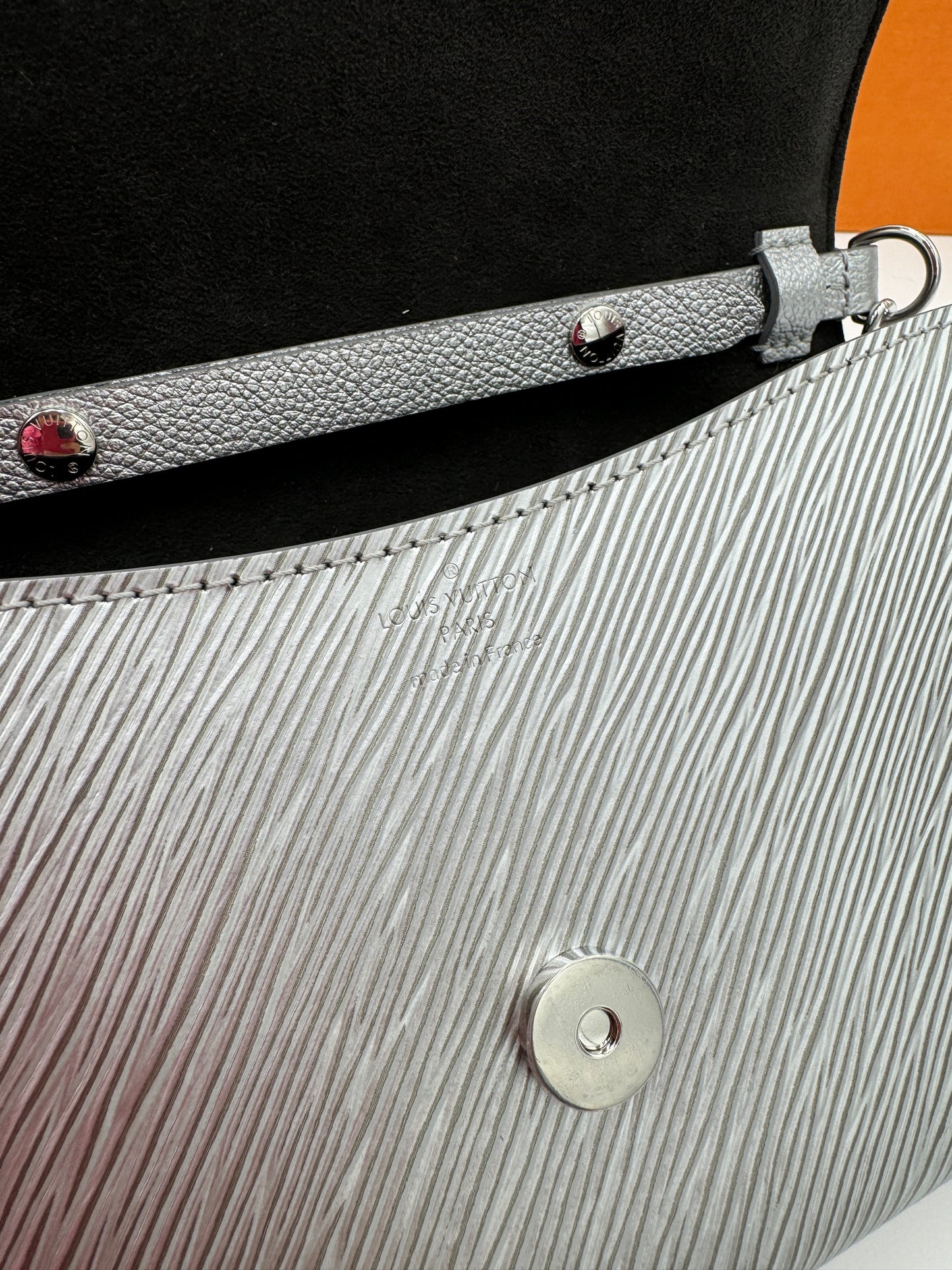 Louis Vuitton Pochette Louise Silver Epi Leather