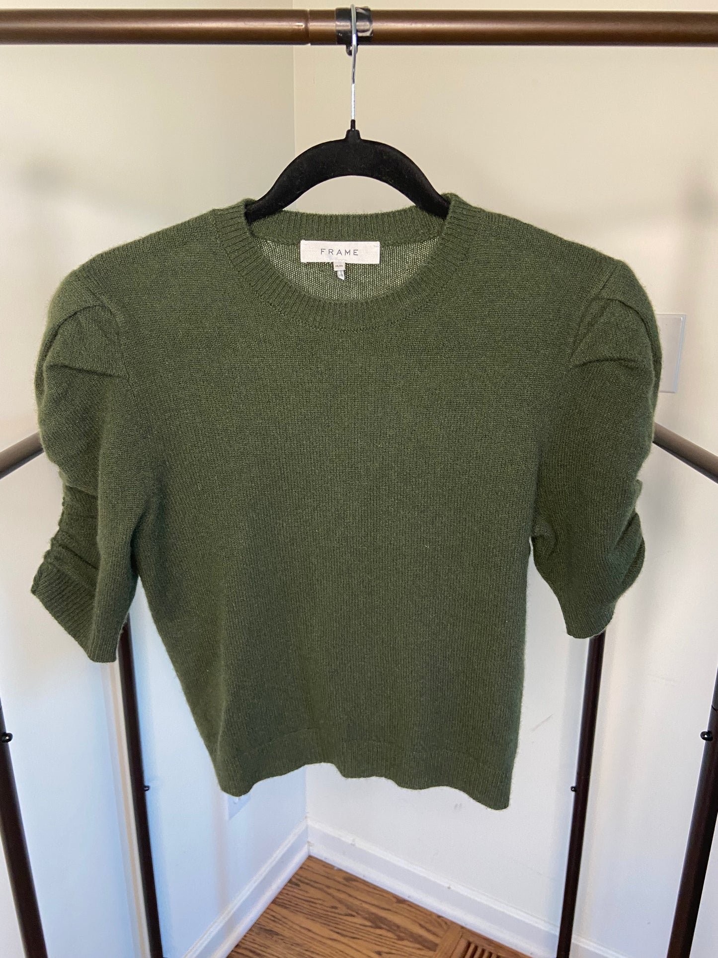 Frame Ruched-Sleeve Recycled-Cashmere Blend Sweater size M