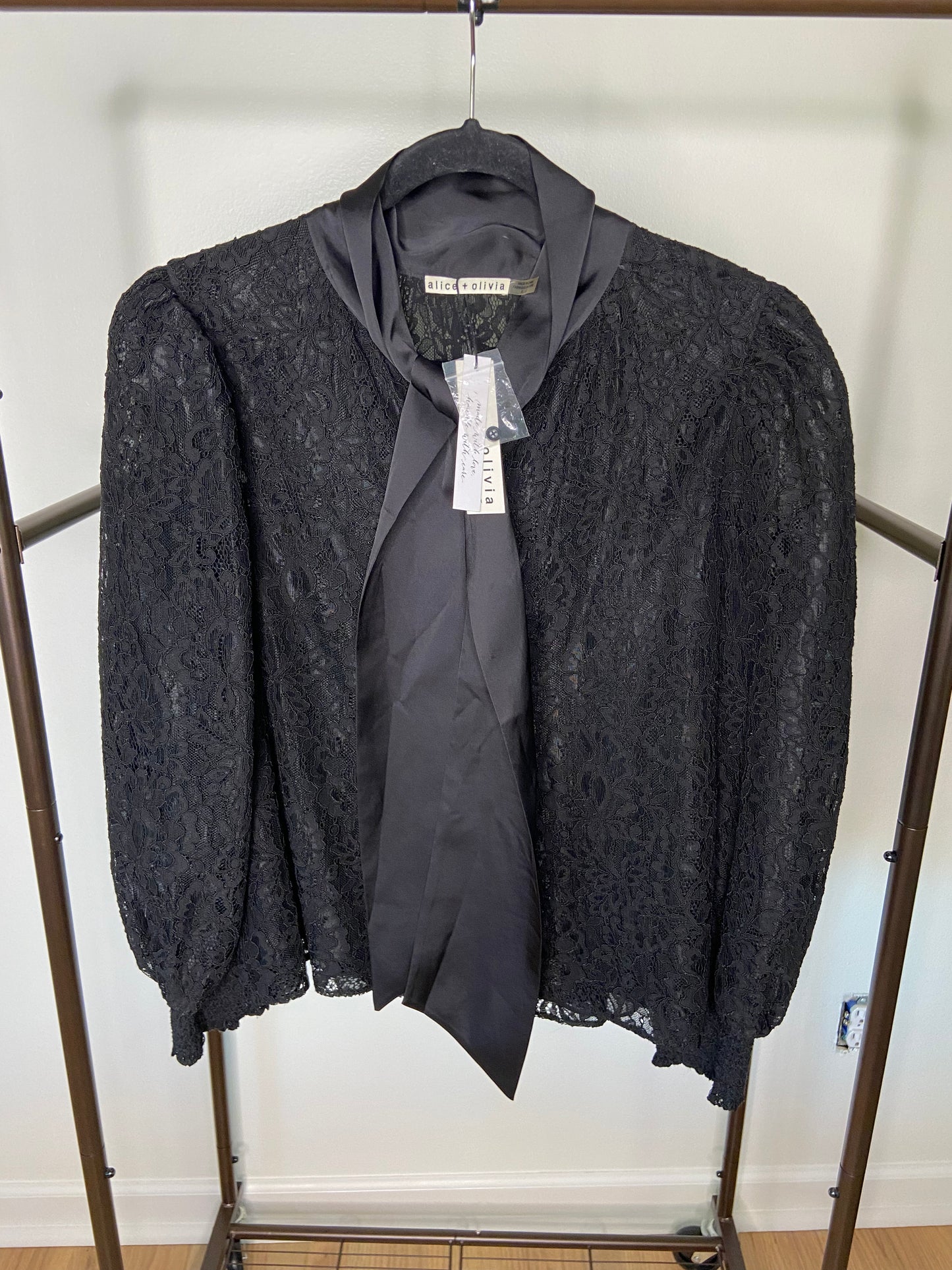 Alice and Olivia Brentley Lace Tie Neck Blouse with Bow size XL